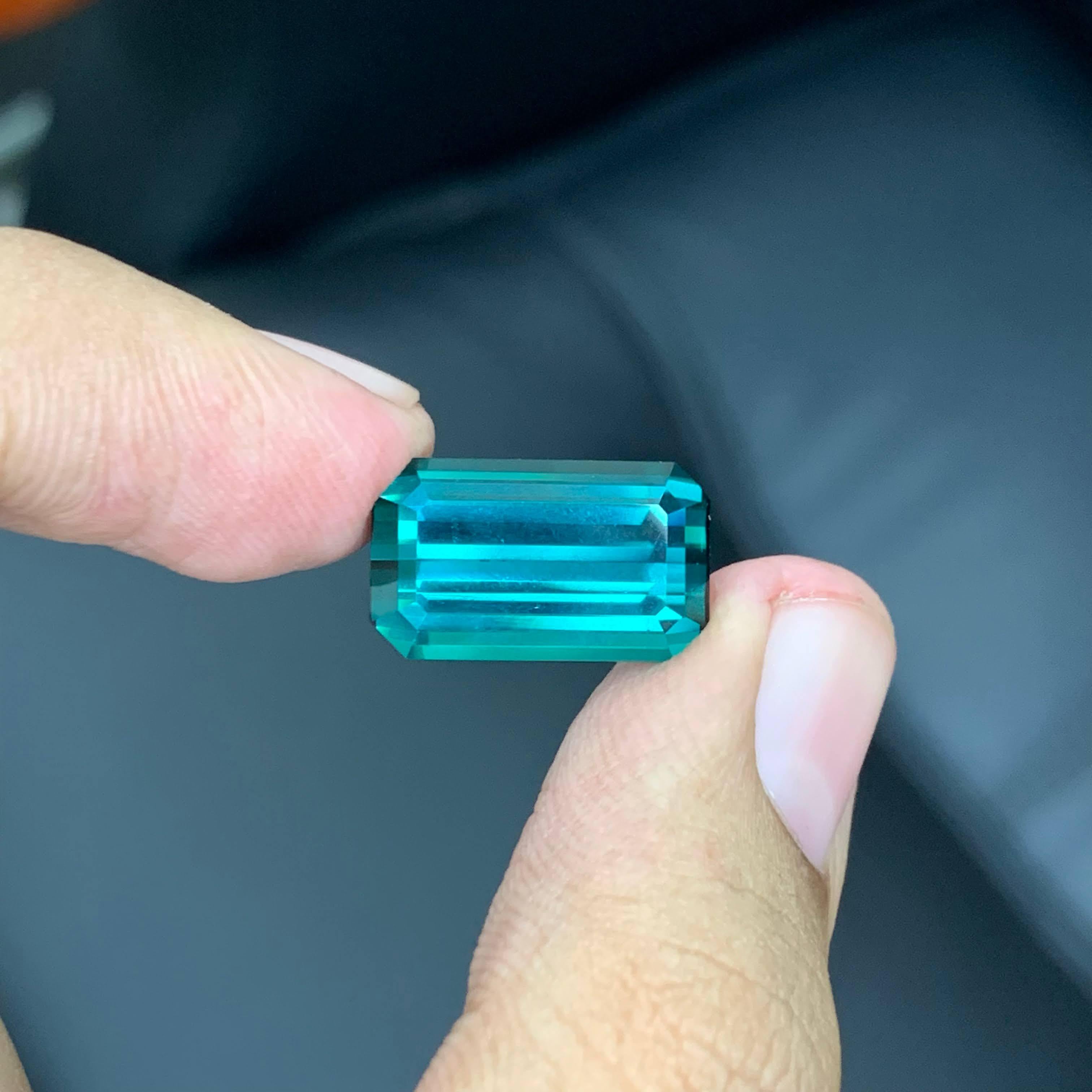 11.65 Carat Natural Loose Blue Color Tourmaline Emerald Cut Afghan Gemstone (pierre précieuse afghane) en vente 2
