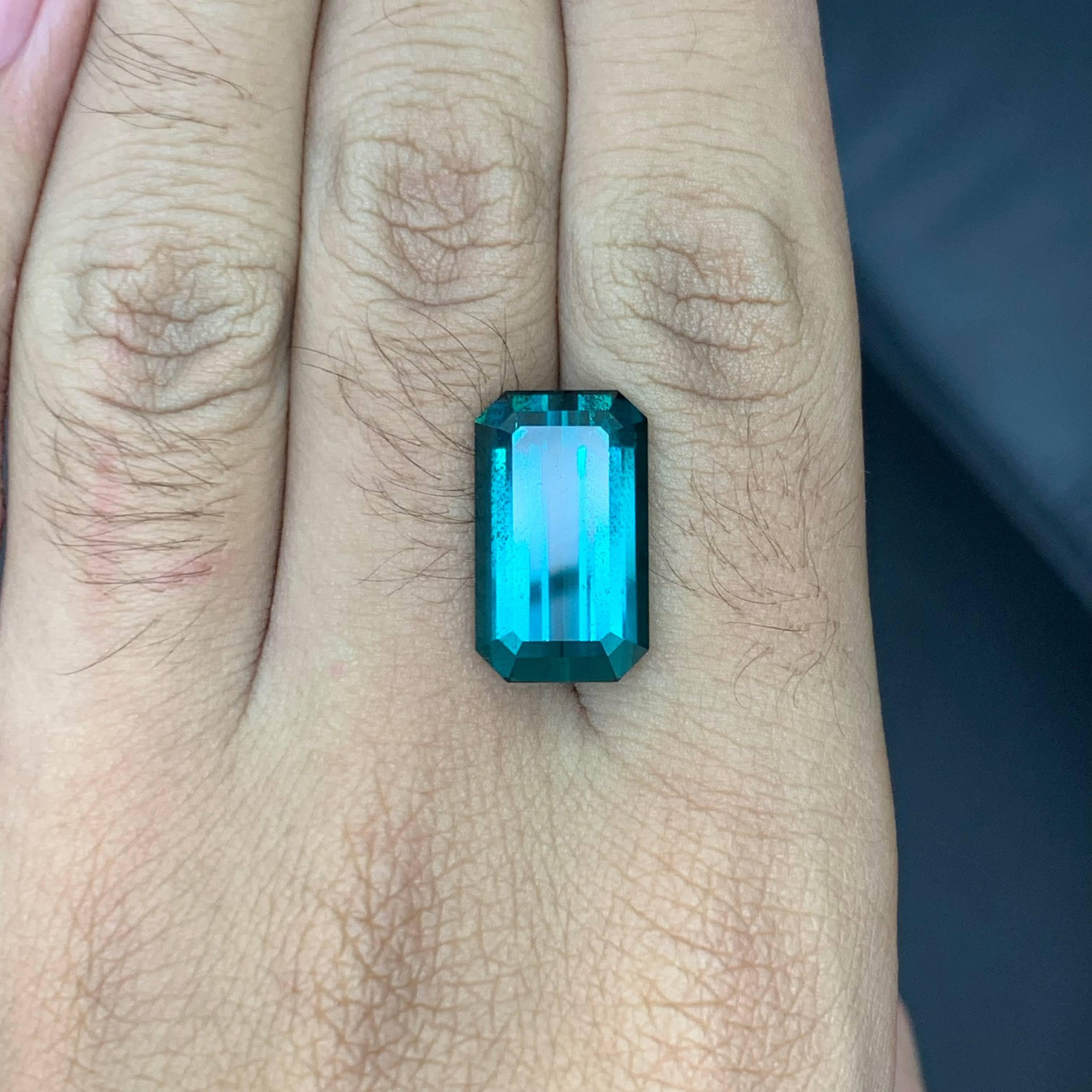 11.65 Carat Natural Loose Blue Color Tourmaline Emerald Cut Afghan Gemstone (pierre précieuse afghane) en vente 3