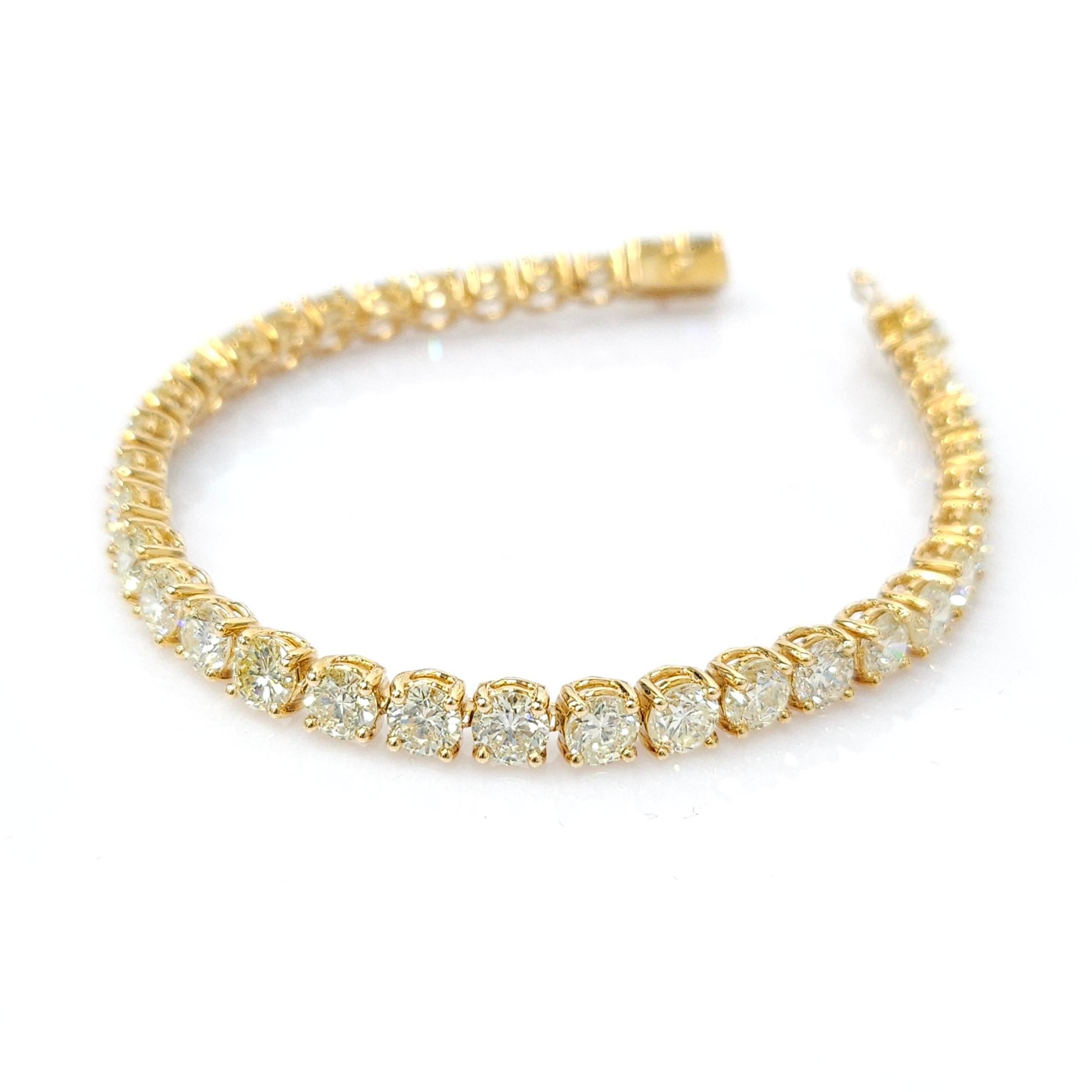 Modern 11.65 Carat Round Diamond Tennis Bracelet in 18K Yellow Gold For Sale