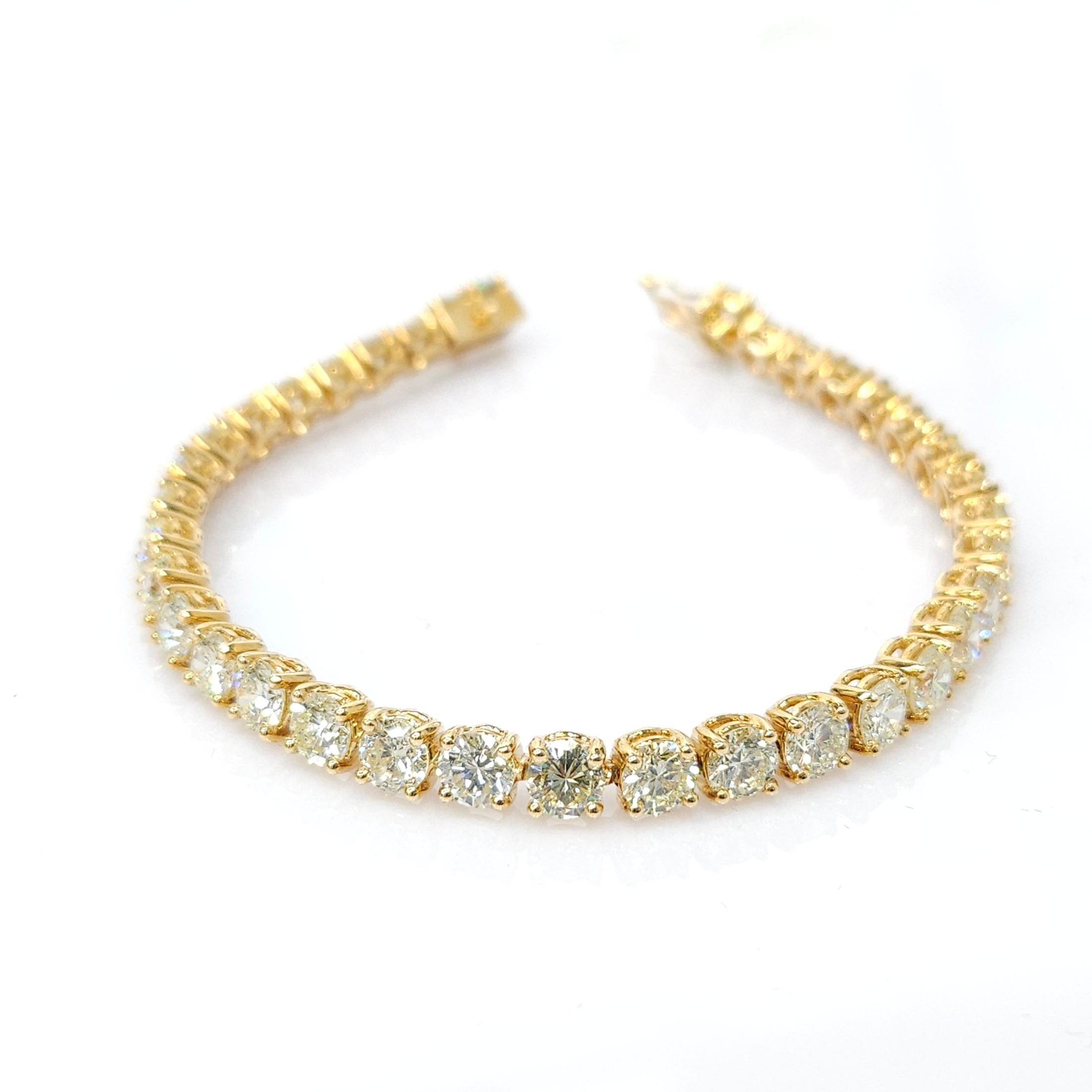 11.65 Carat Round Diamond Tennis Bracelet in 18K Yellow Gold In New Condition For Sale In KOWLOON, HK