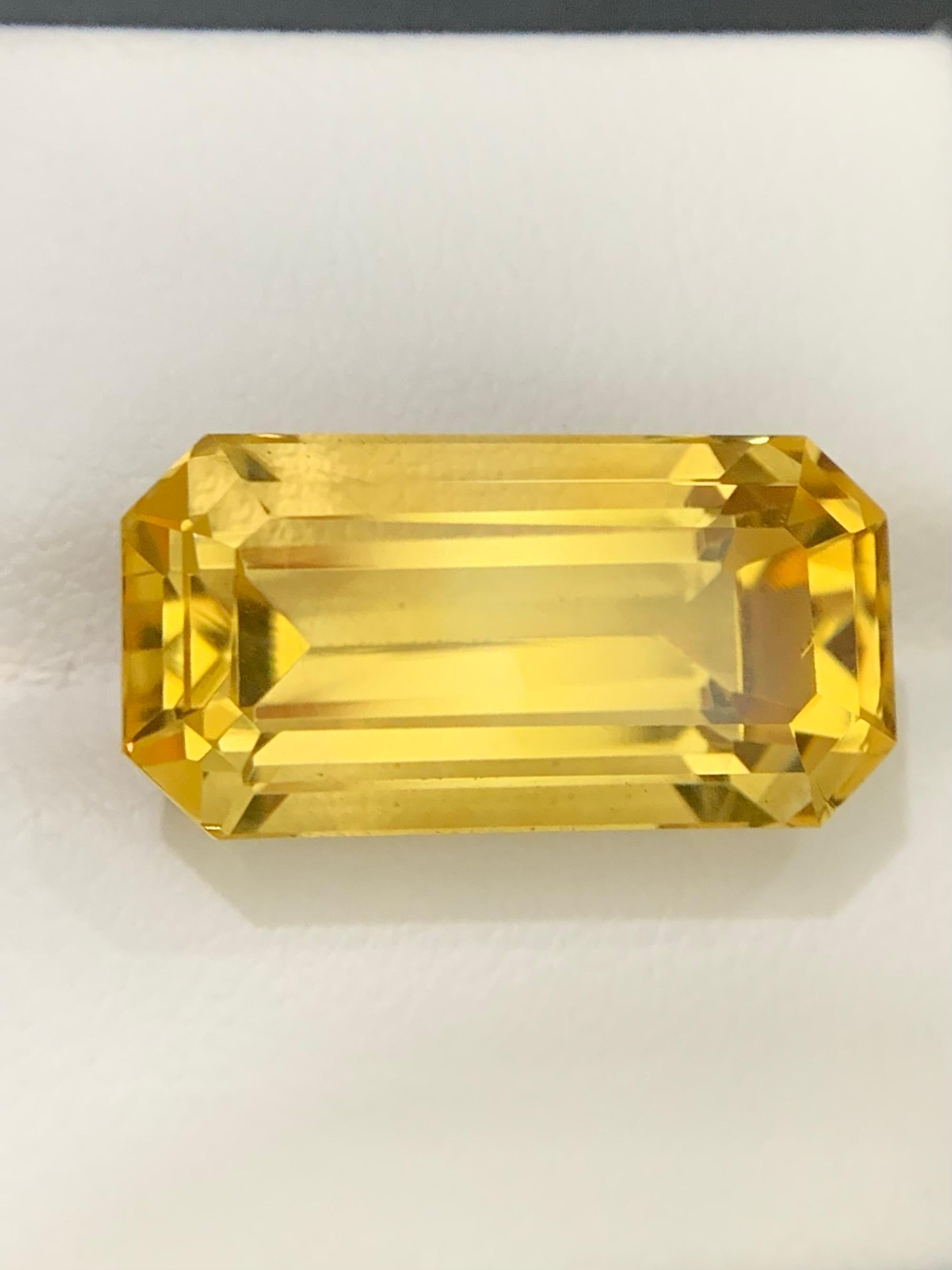 Citrino suelto 

Peso: 11,65 quilates
Dimensiones: 18,5 x 9,5 x 8,7 Mm
Forma : Esmeralda
Color: amarillo
Certificado: A petición
.
El Citrino, conocido como la 