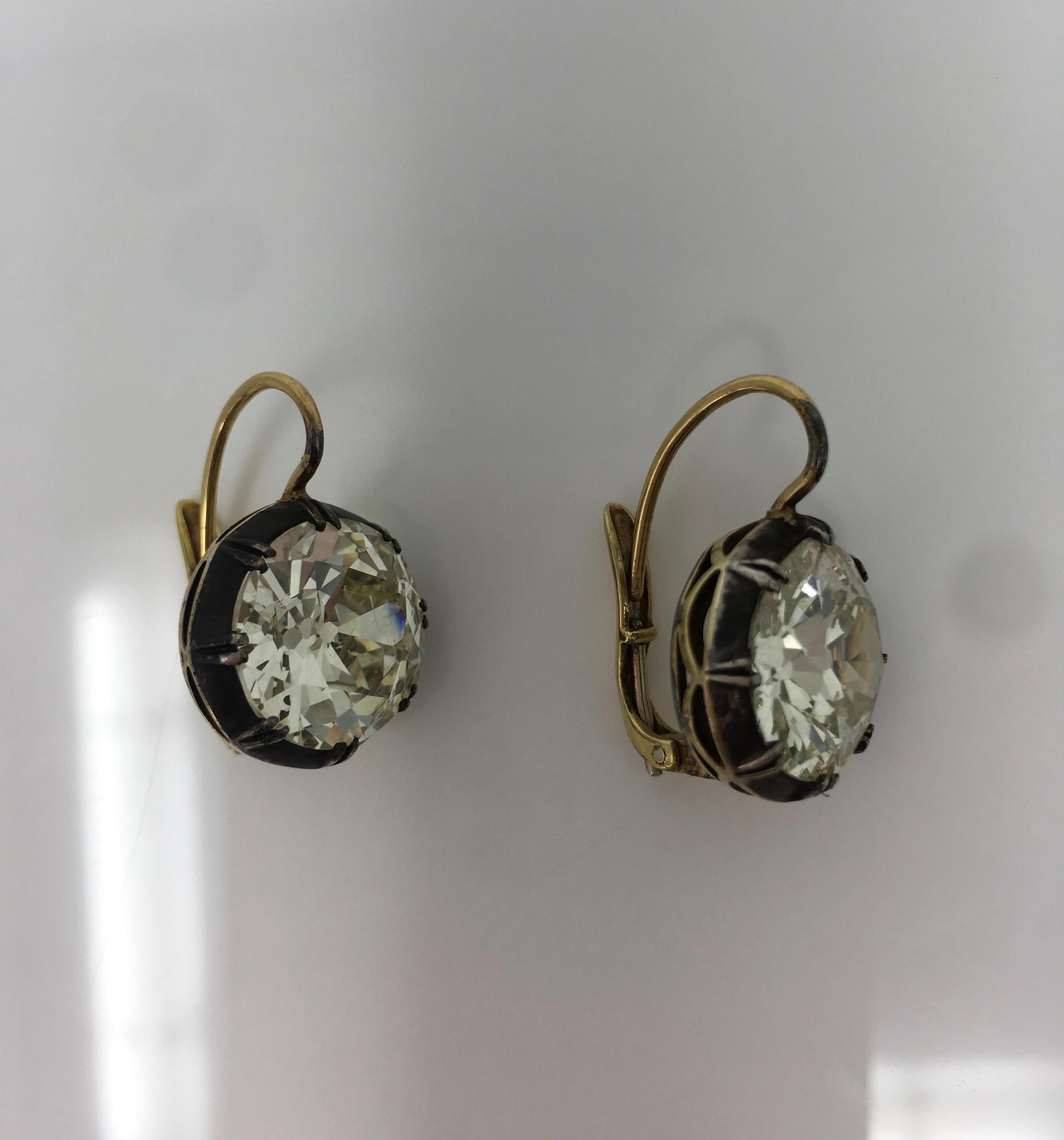 Women's or Men's 11.67 Carat Old European Cut Diamond Antique Style Dangle Earrings In 18 K Gold 