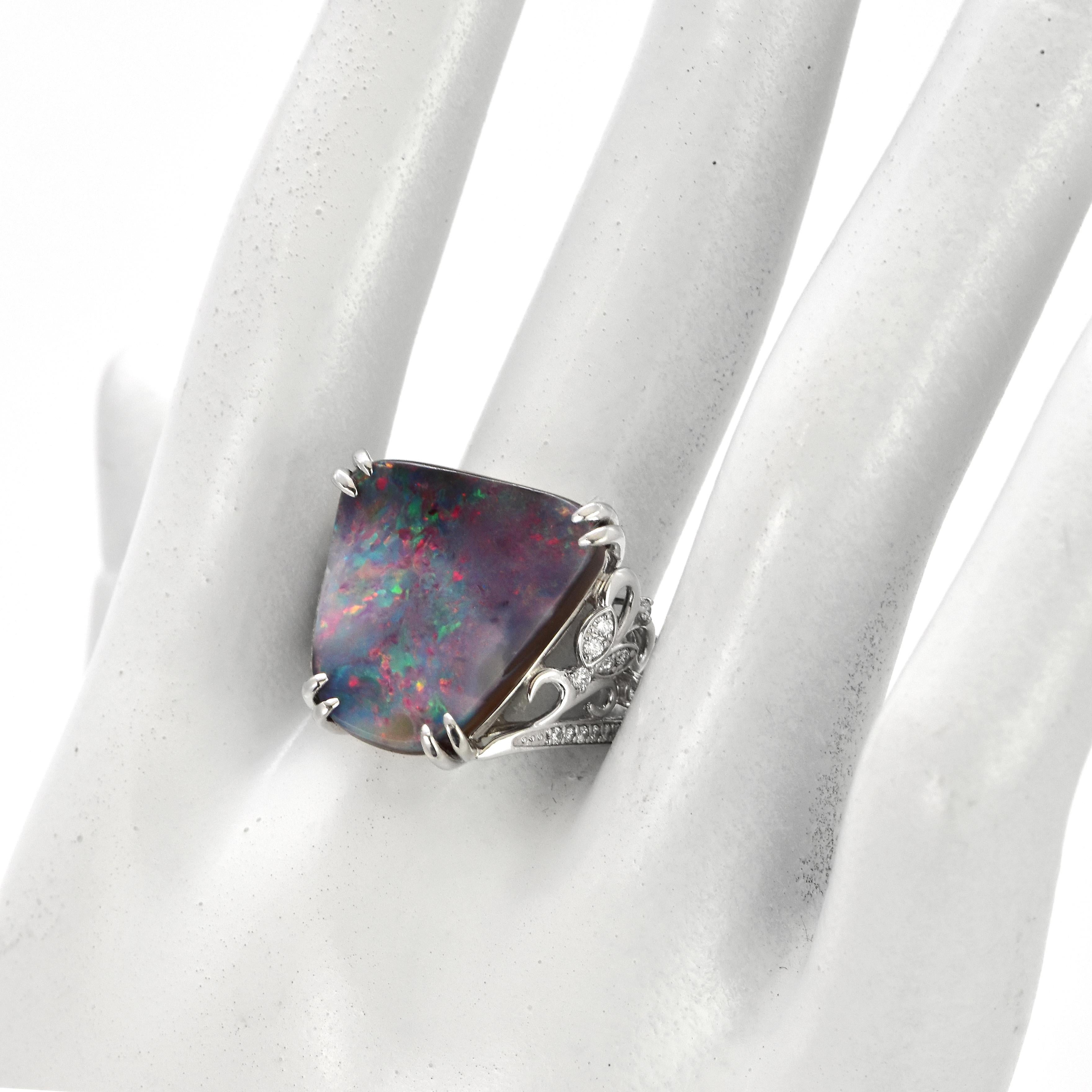 11.69 Carat Natural Australian Boulder Opal and Diamond Ring Made in Platinum In Excellent Condition For Sale In Tokyo, JP