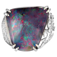 Bague en platine, opale rocheuse australienne naturelle de 11,69 carats et diamants