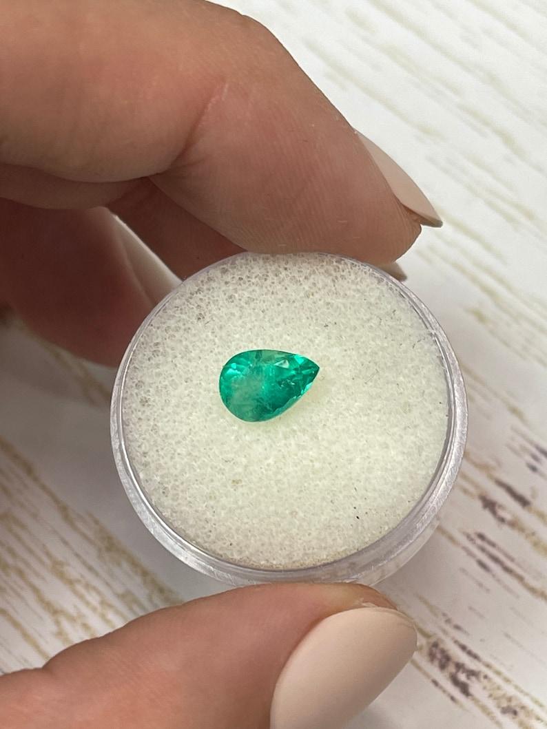 Taglio a goccia Smeraldo colombiano verde primaverile da 1,16 carati - Gemma di maggio a goccia con taglio a pera in vendita
