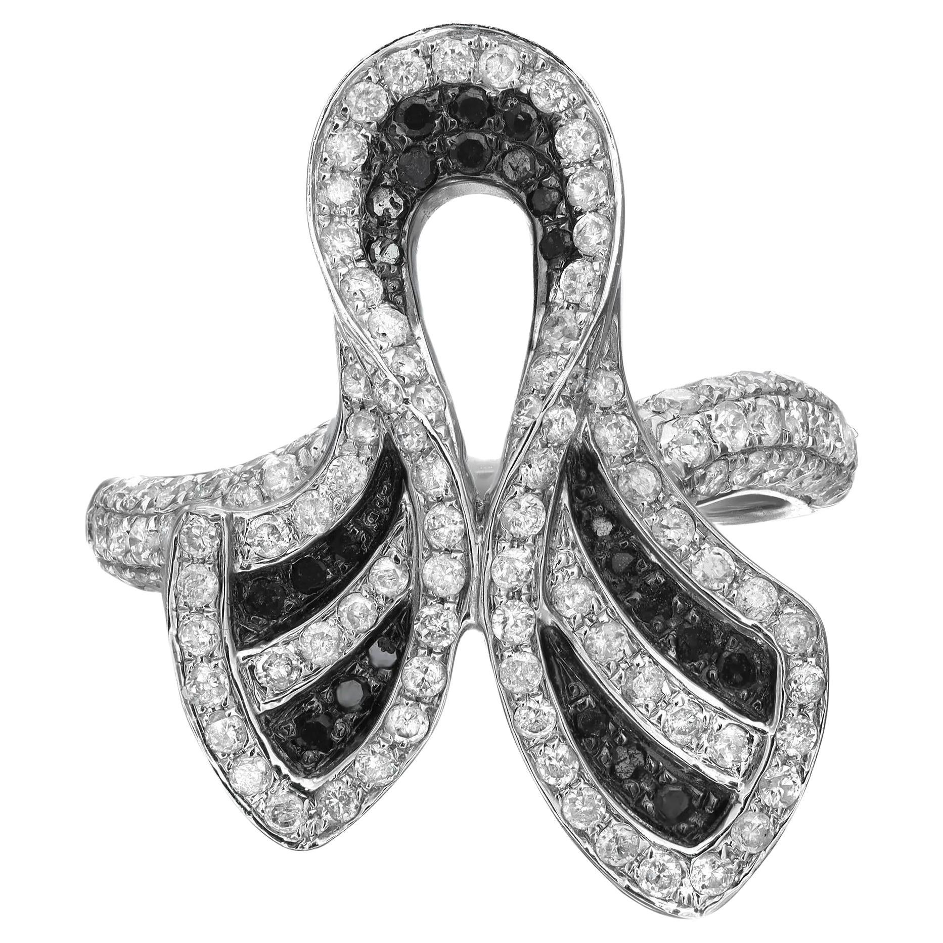 1.16Cttw White and Black Diamond Ladies Cocktail Ring 14K White Gold Size 7.5  en vente