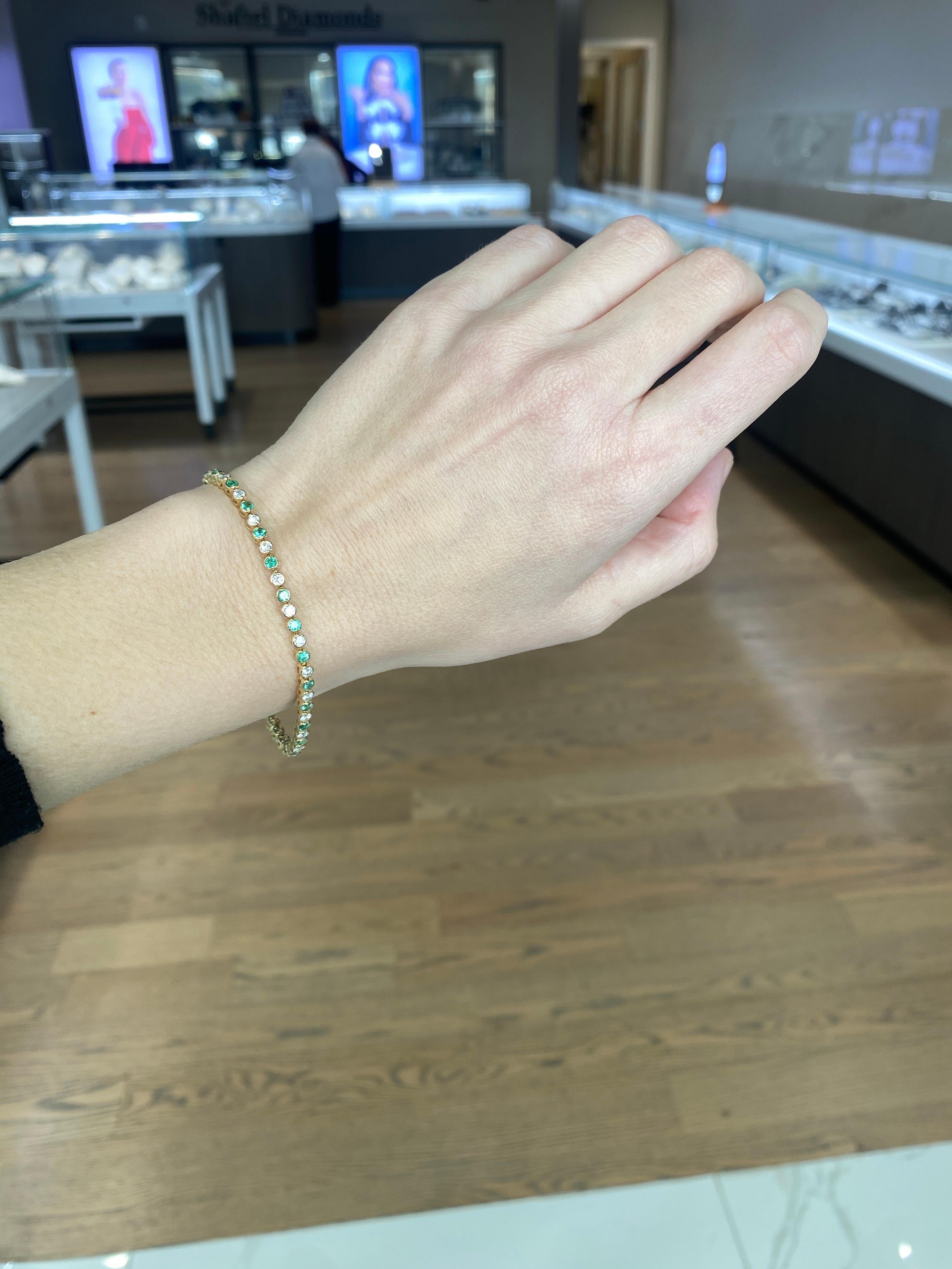 1.16ctw Natural Emerald & 1.32ctw Natural Diamond Yellow Gold Bracelet For Sale 5