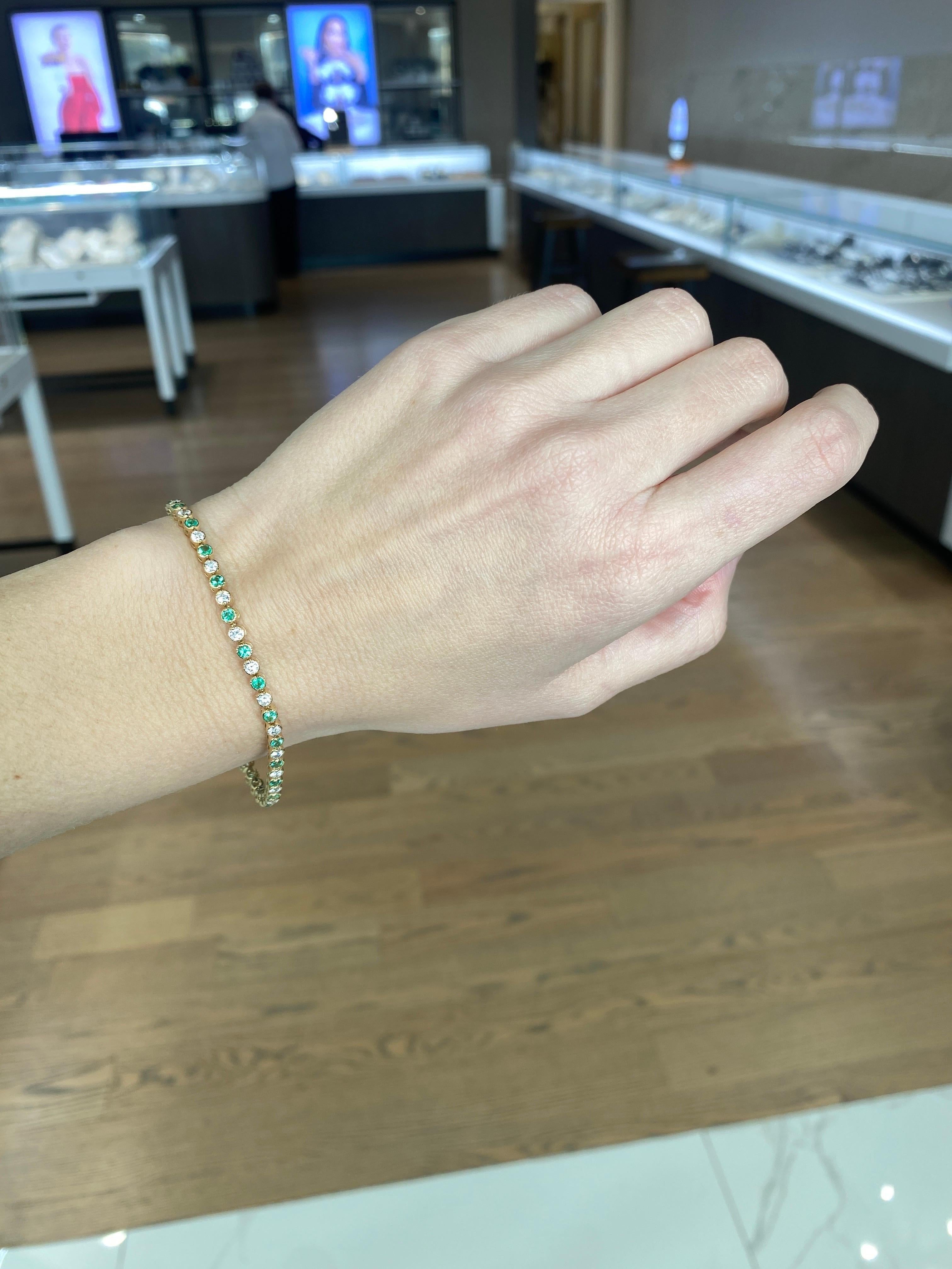 1.16ctw Natural Emerald & 1.32ctw Natural Diamond Yellow Gold Bracelet For Sale 8