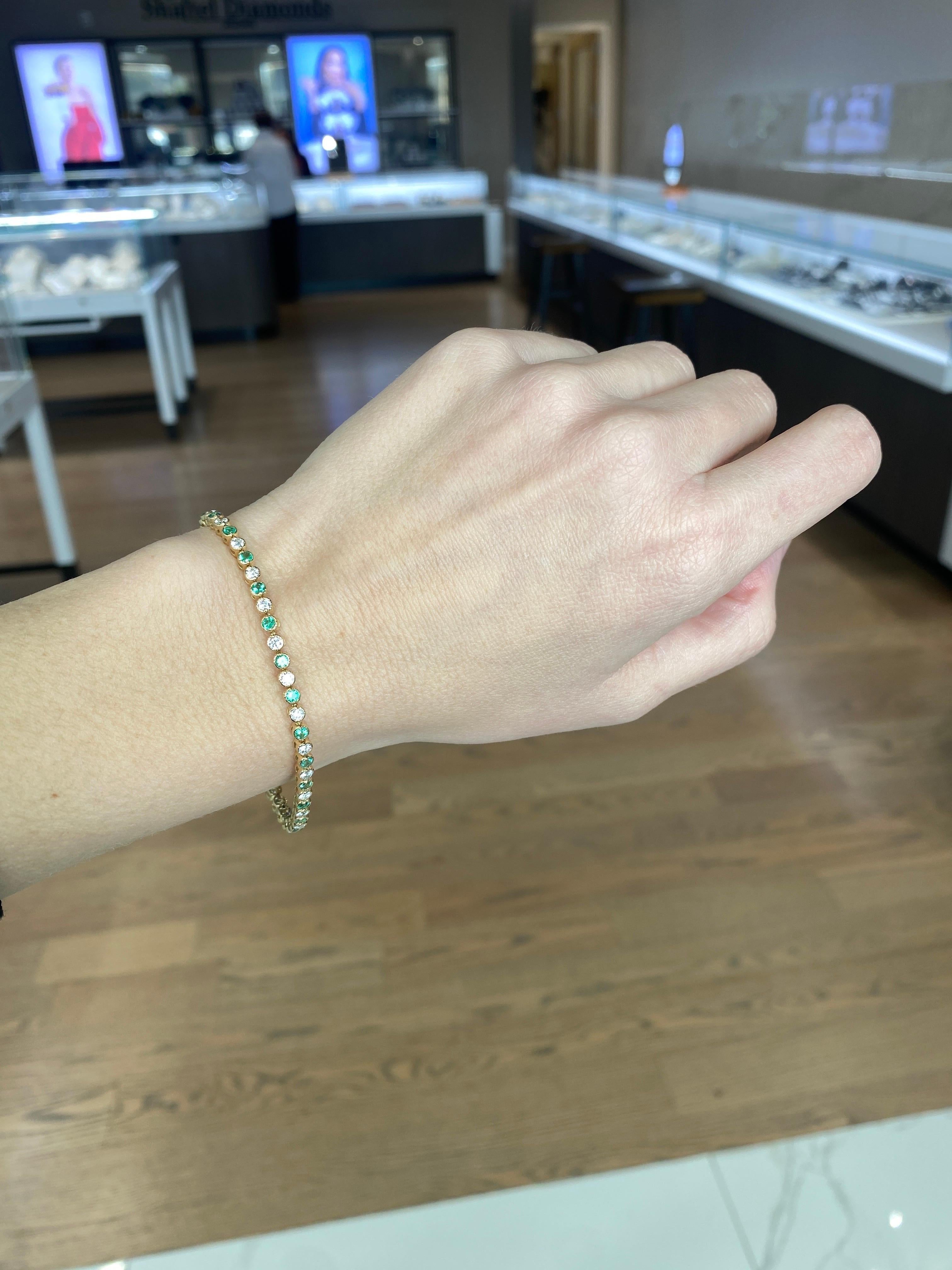 1.16ctw Natural Emerald & 1.32ctw Natural Diamond Yellow Gold Bracelet For Sale 4
