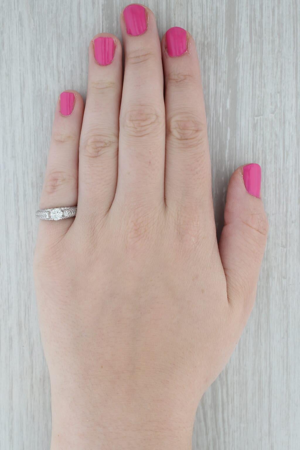 Anillo de compromiso con diamante redondo de 1,16 ctw Oro blanco de 14k Tamaño 5,75 Anillo catedral en venta 1