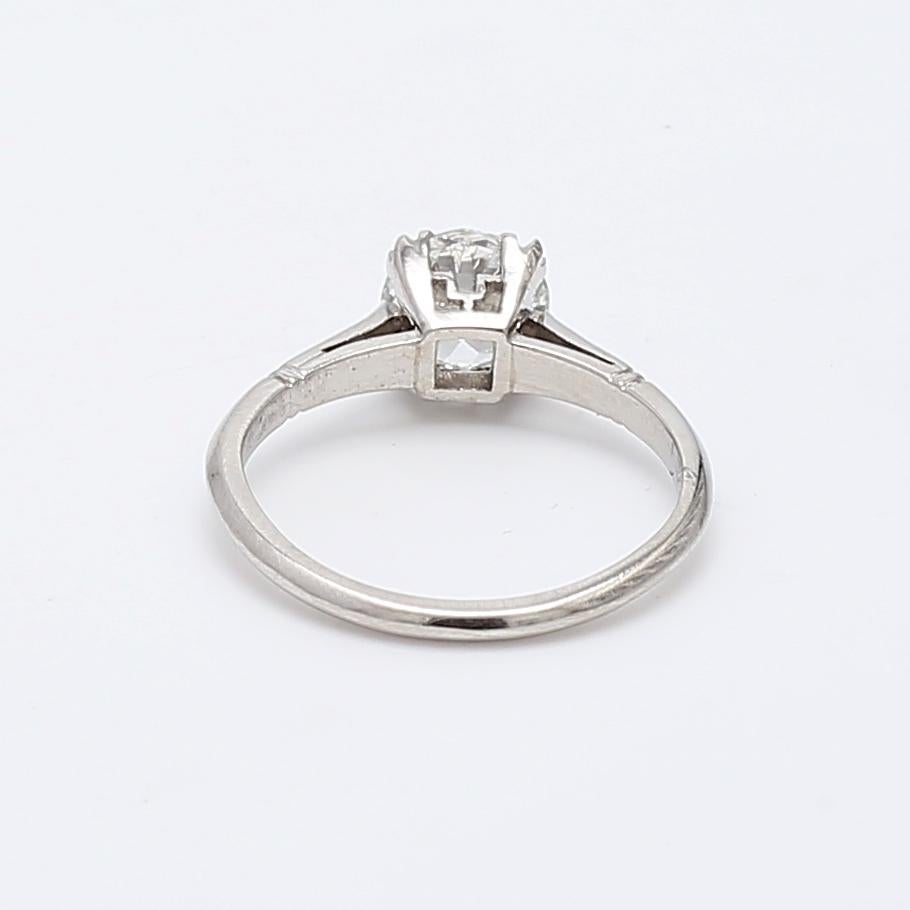 1.17 Carat Circular Brilliant Cut J VS2 Diamond Platinum Engagement Ring For Sale 1