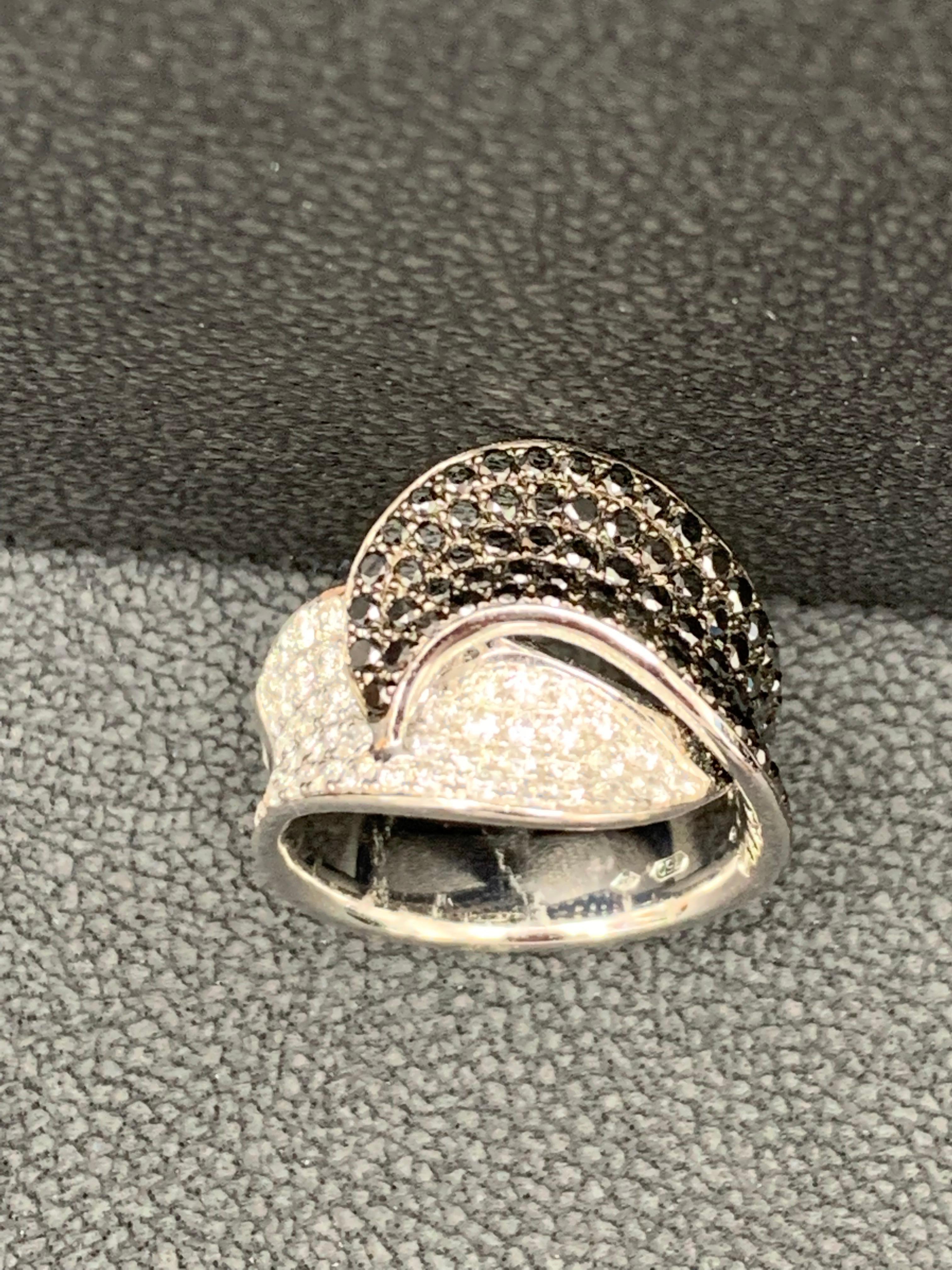 1,17 Karat Fancy Schwarzer Diamantring aus 18 Karat Weißgold im Angebot 2