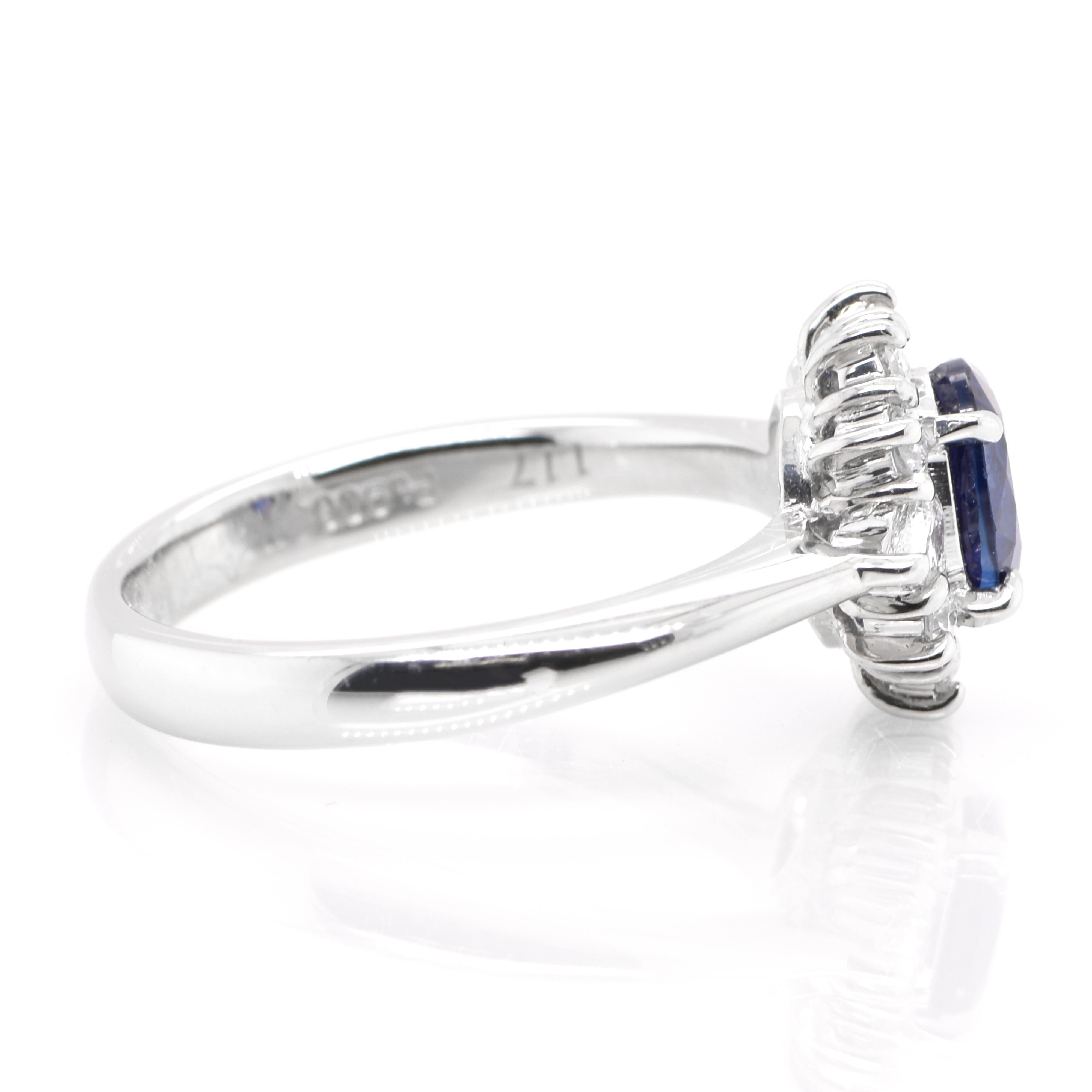 1.17 Carat Natural Sapphire and Diamond Halo Ring Set in Platinum In New Condition In Tokyo, JP