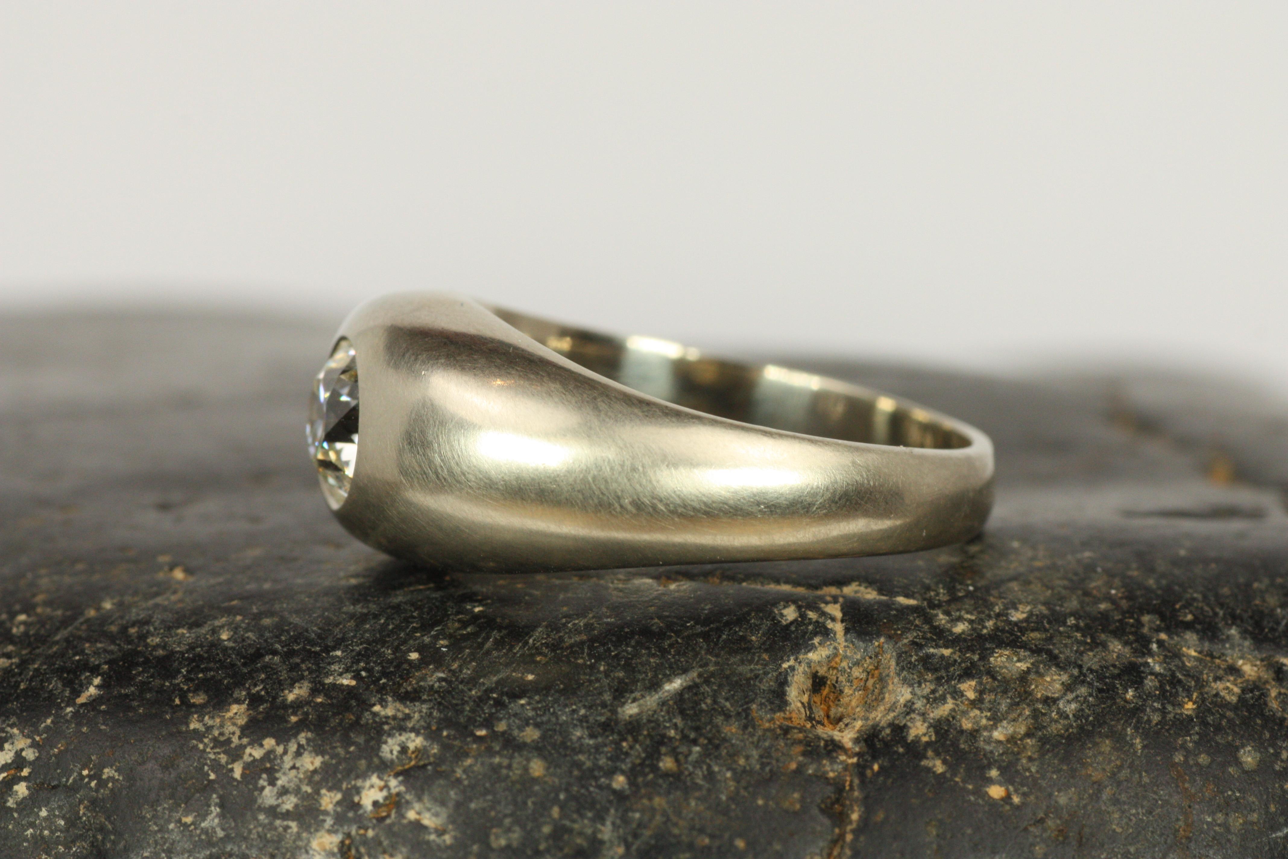 1,17 Karat Old Mine Cut Diamant Solitär Gypsy Verlobungsring im Angebot 1