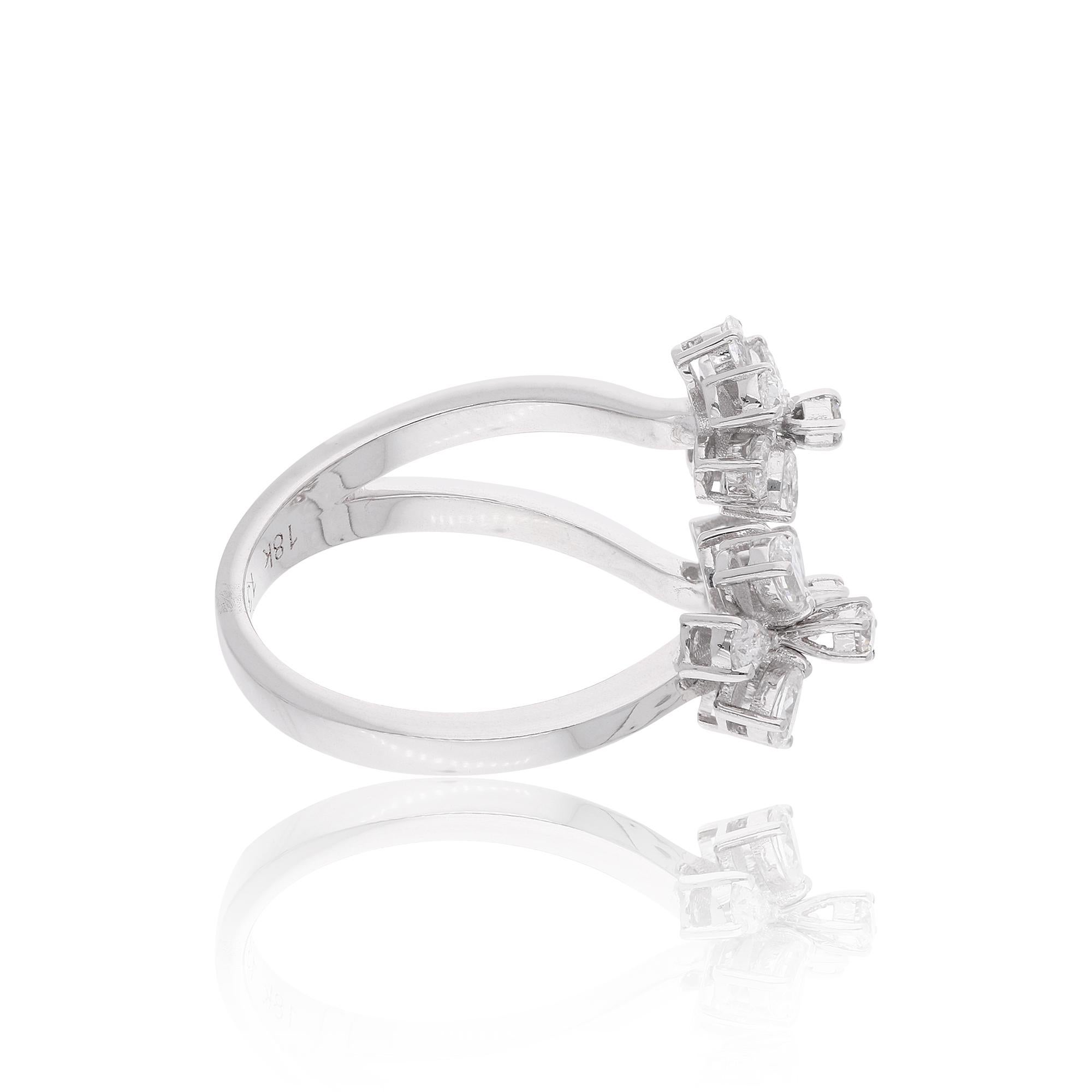 Anello con fiore di diamante rotondo e a pera da 1,17 carati Gioielli fatti a mano in oro bianco 18 carati In condizioni Nuovo in vendita a Diera, Dubai