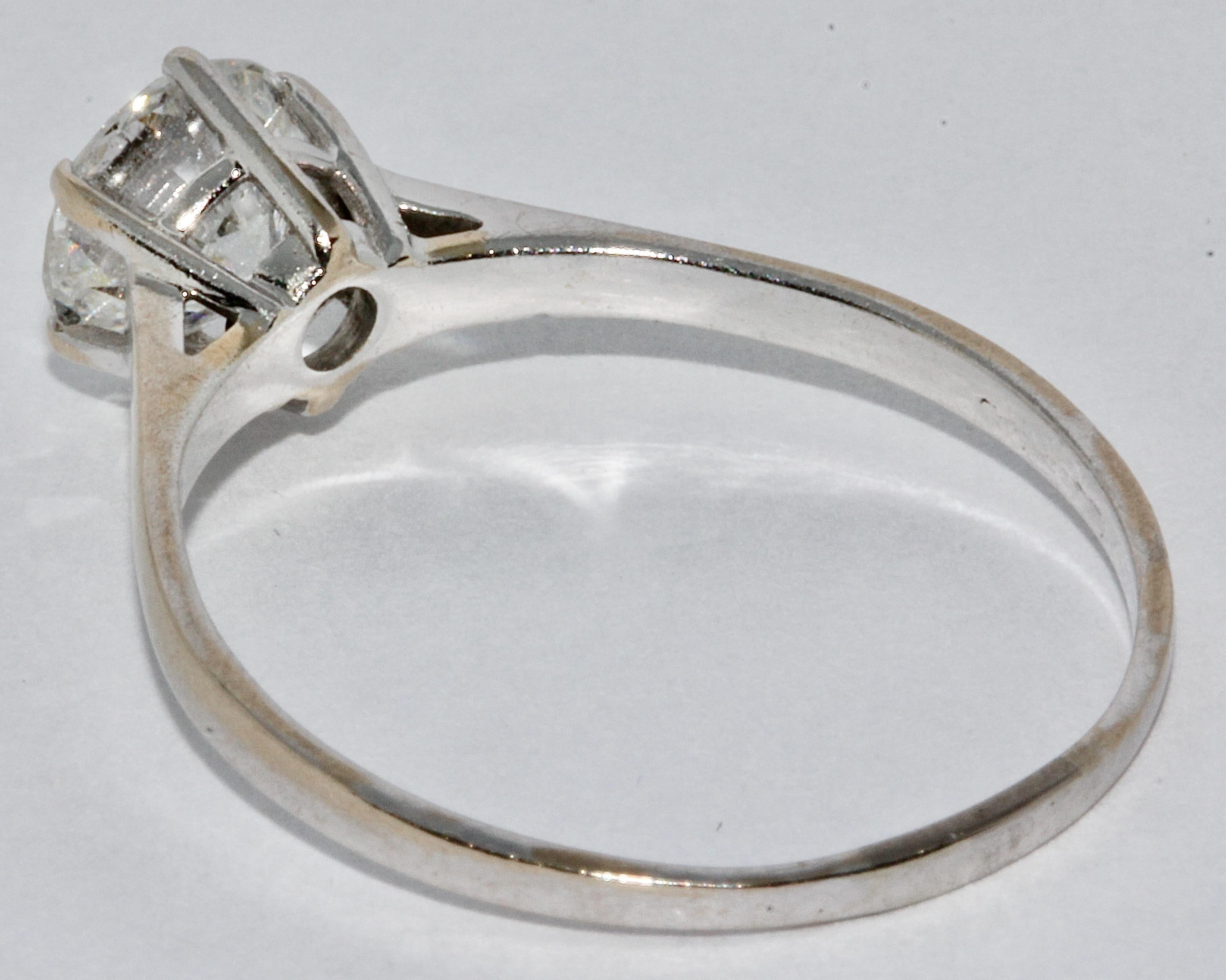 Taille ronde Bague de fiançailles solitaire en or blanc avec diamant de 1,17 carat en vente