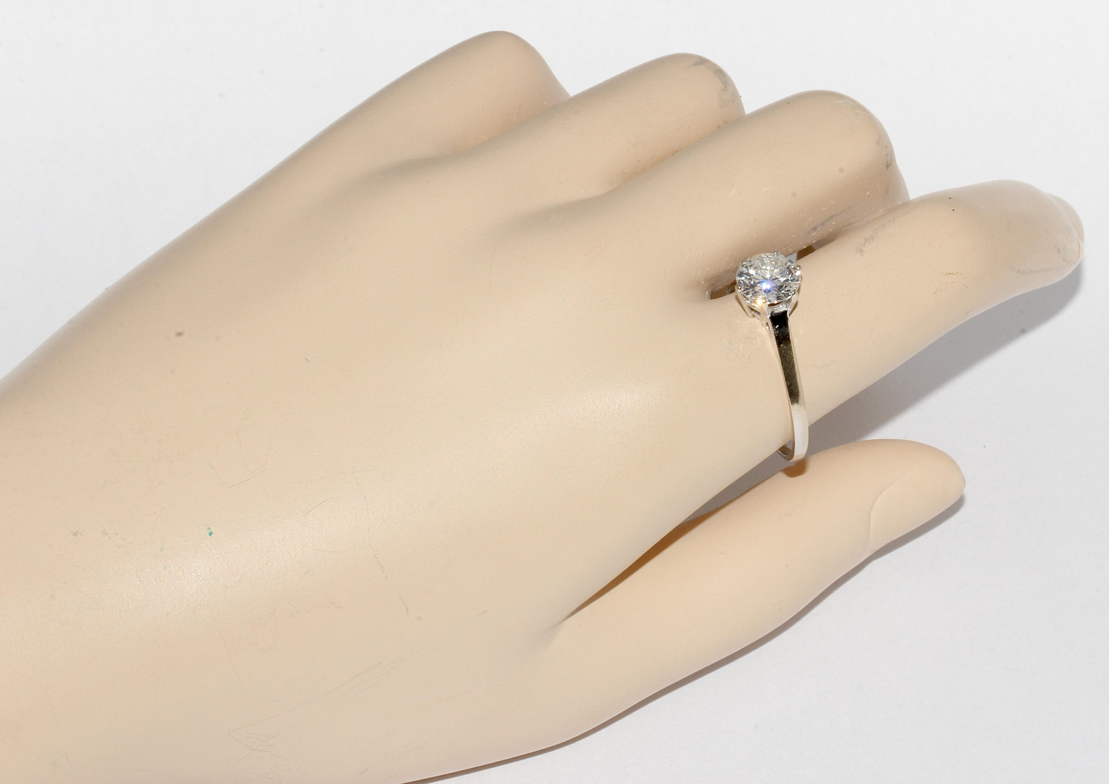 Bague de fiançailles solitaire en or blanc avec diamant de 1,17 carat Bon état - En vente à Berlin, DE