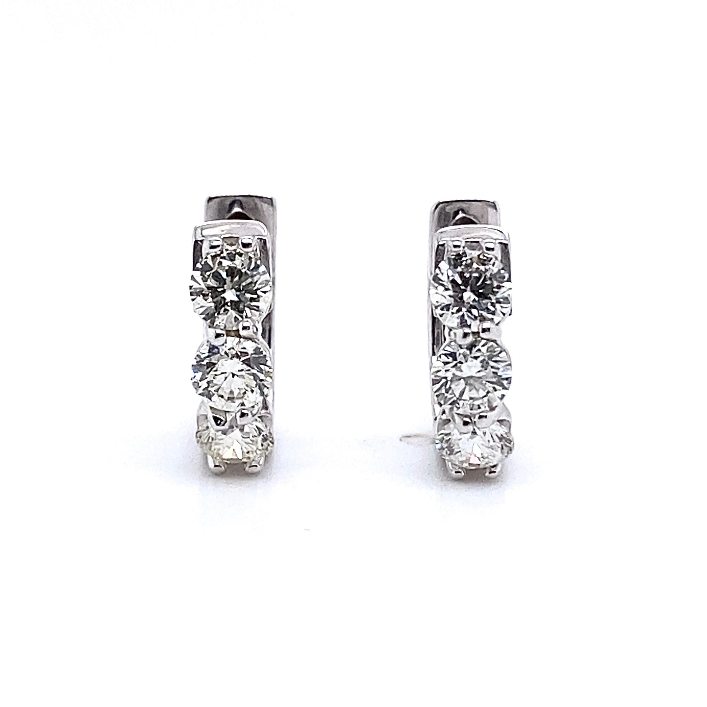 Contemporaneo 1,17 carati 12 mm Huggie Hoops in oro bianco 14K con 6 diamanti in vendita