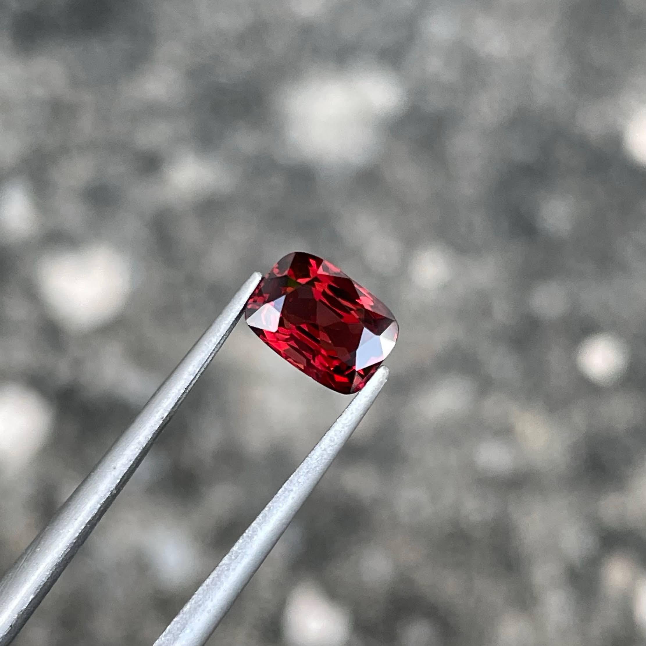 1,17 carati di Spinello rosso brunastro, gemma con taglio a cuscino proveniente dalla Birmania In condizioni Nuovo in vendita a Bangkok, TH