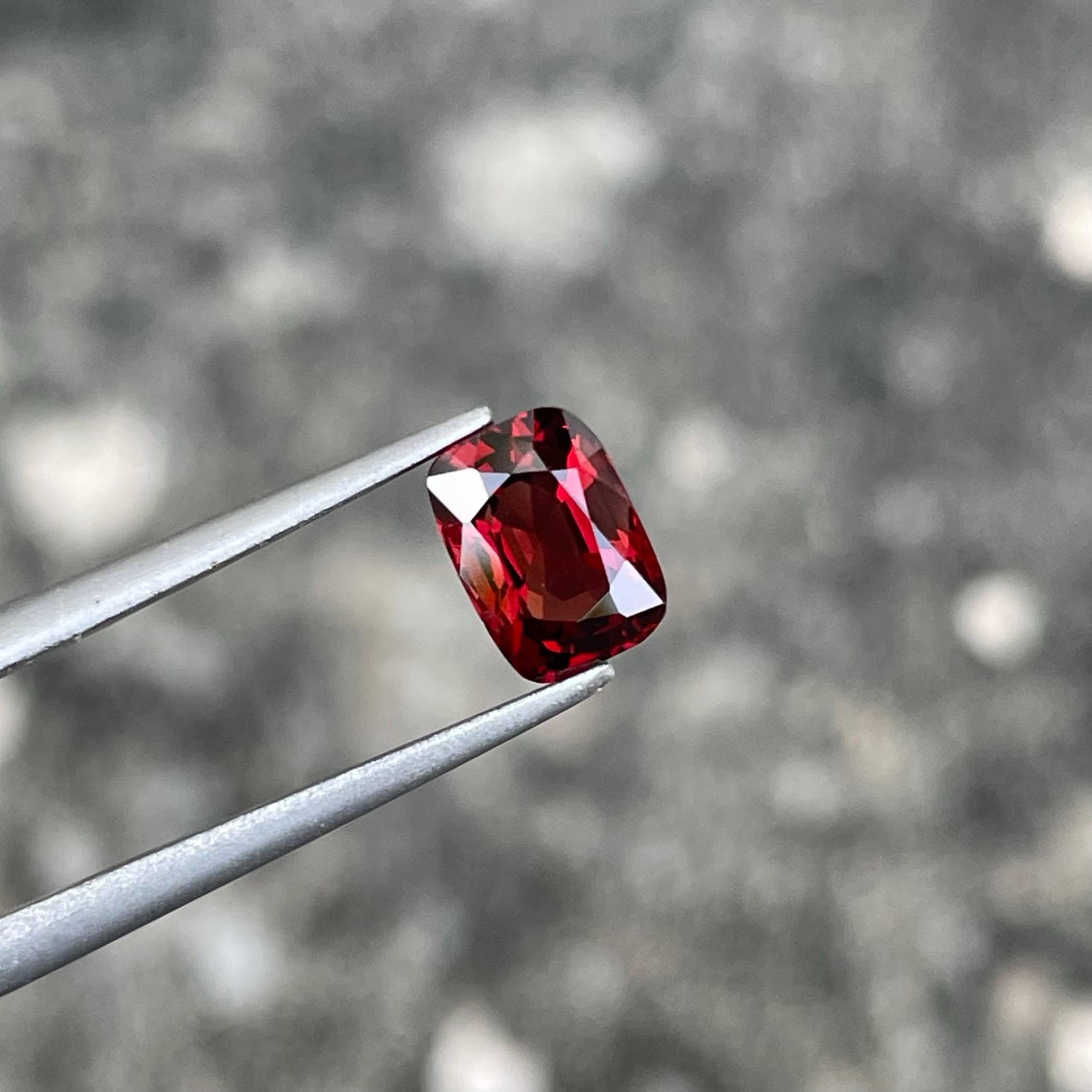 da uomo o donna 1,17 carati di Spinello rosso brunastro, gemma con taglio a cuscino proveniente dalla Birmania in vendita