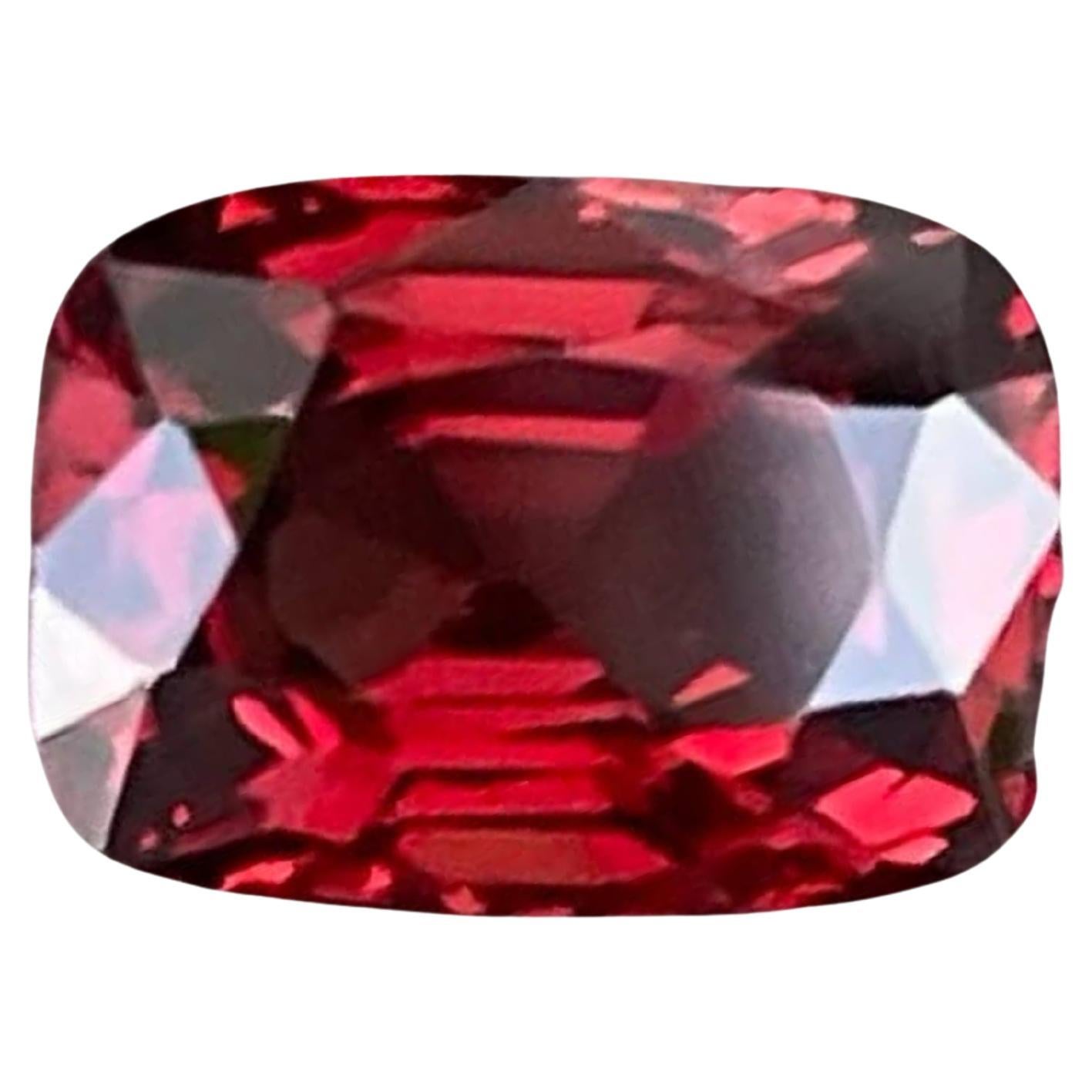 Pierre de spinelle rouge brunâtre taille coussin de 1,17 carat de Birmanie