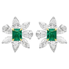 Boucles d'oreilles 1.17 Carats Total Radiant Cut Green Emerald & Mixed Cut Diamond Stud Earrings