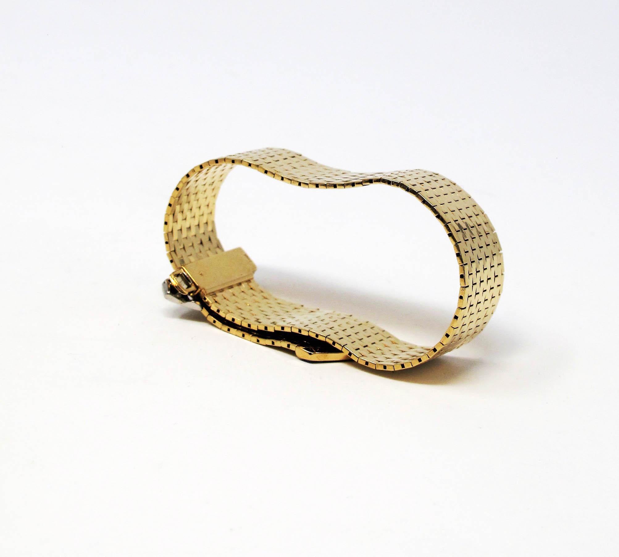 1.17 Carat Total Sapphire and Diamond Brick Link Buckle Bracelet 14 Karat Gold In Good Condition In Scottsdale, AZ