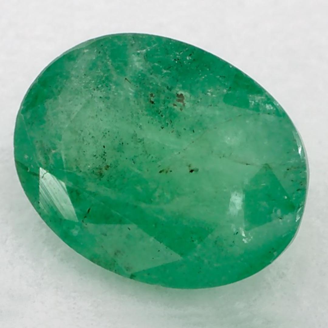 Mit seinem leuchtenden grünen Farbton ist der Geburtsstein für den Mai ein Symbol für neues Wachstum im Frühling. 

Entdecken Sie die lebendige Kollektion von Smaragden, Rubinen und Saphiren in unserem Geschäft, die als lose Edelsteine erhältlich