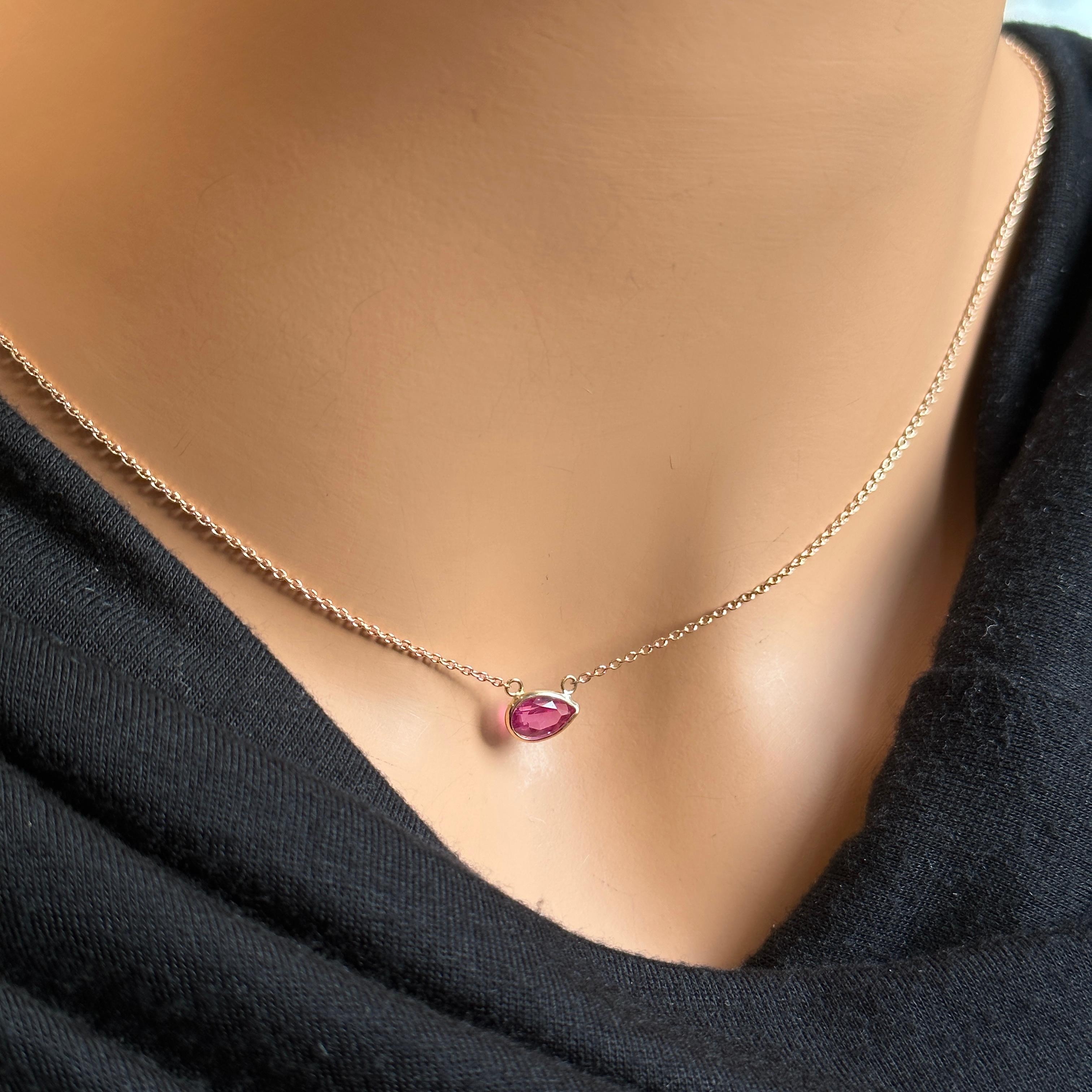 Contemporary 1.17 Ct Certified Pink Sapphire Pear Cut Solitaire Necklace in 14k RG For Sale