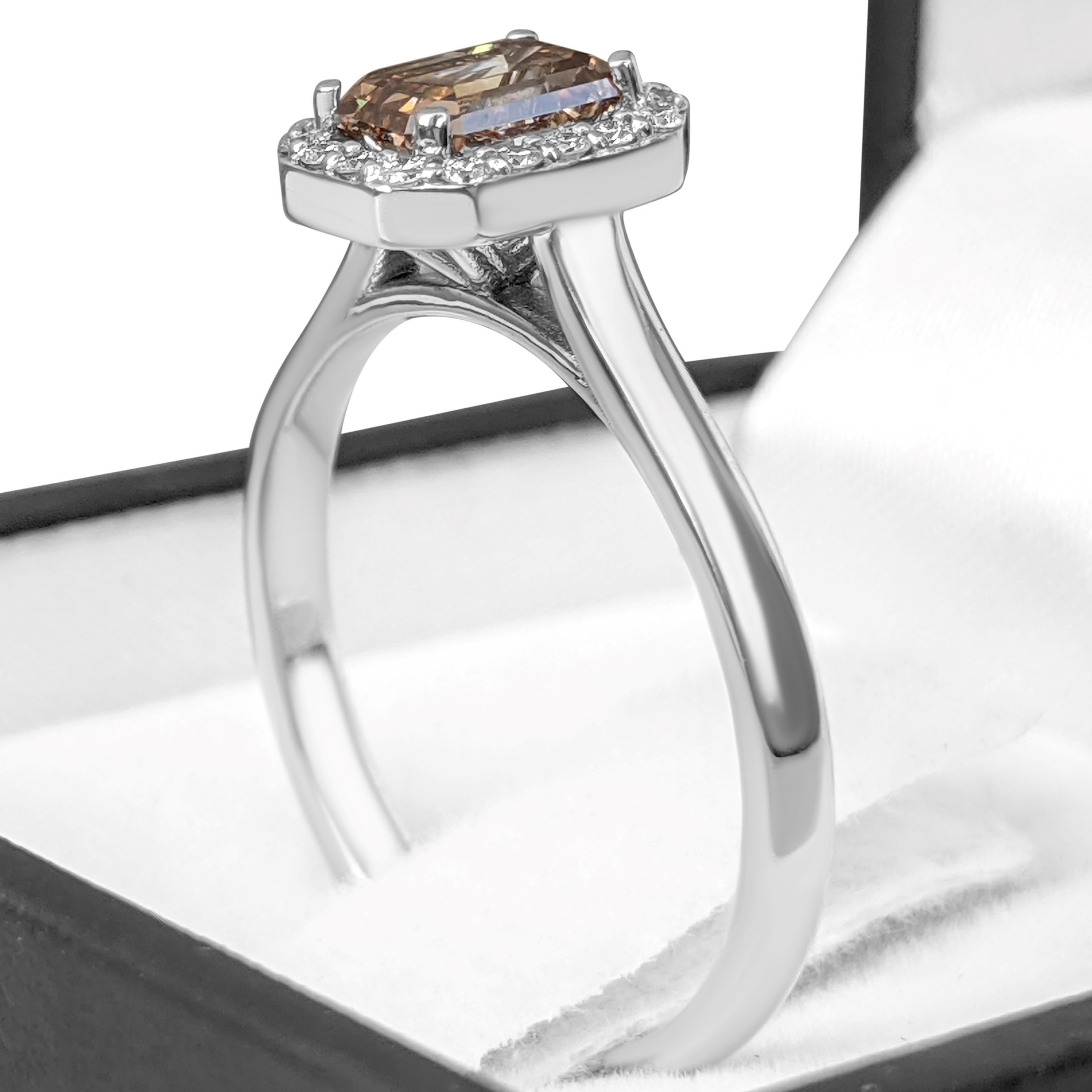 Art Deco NO RESERVE - 1.17 Cttw Fancy Diamond Halo, 14 Karat White Gold Ring
