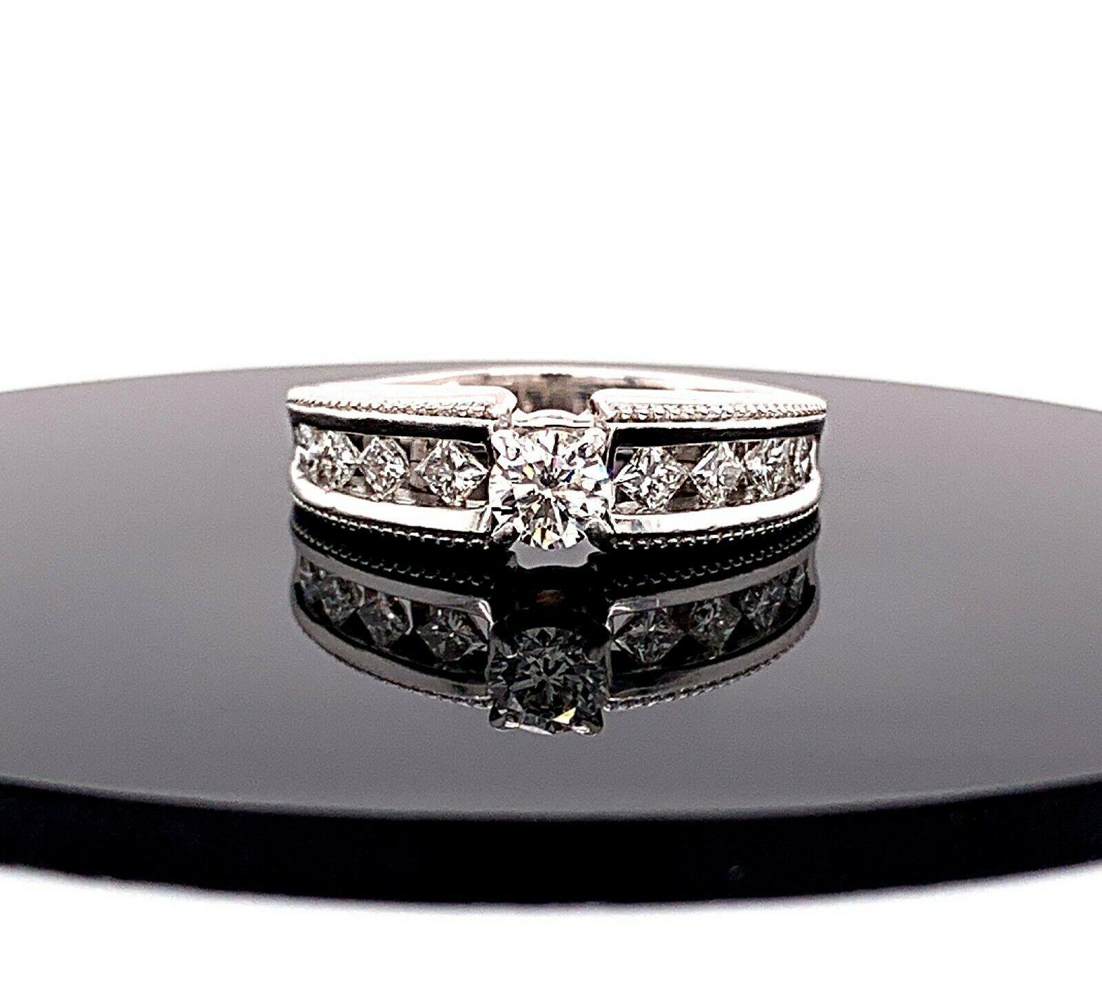 1.17 Carat Round Brilliant Diamond Engagement Ring 14 Karat IGI Certified For Sale 2