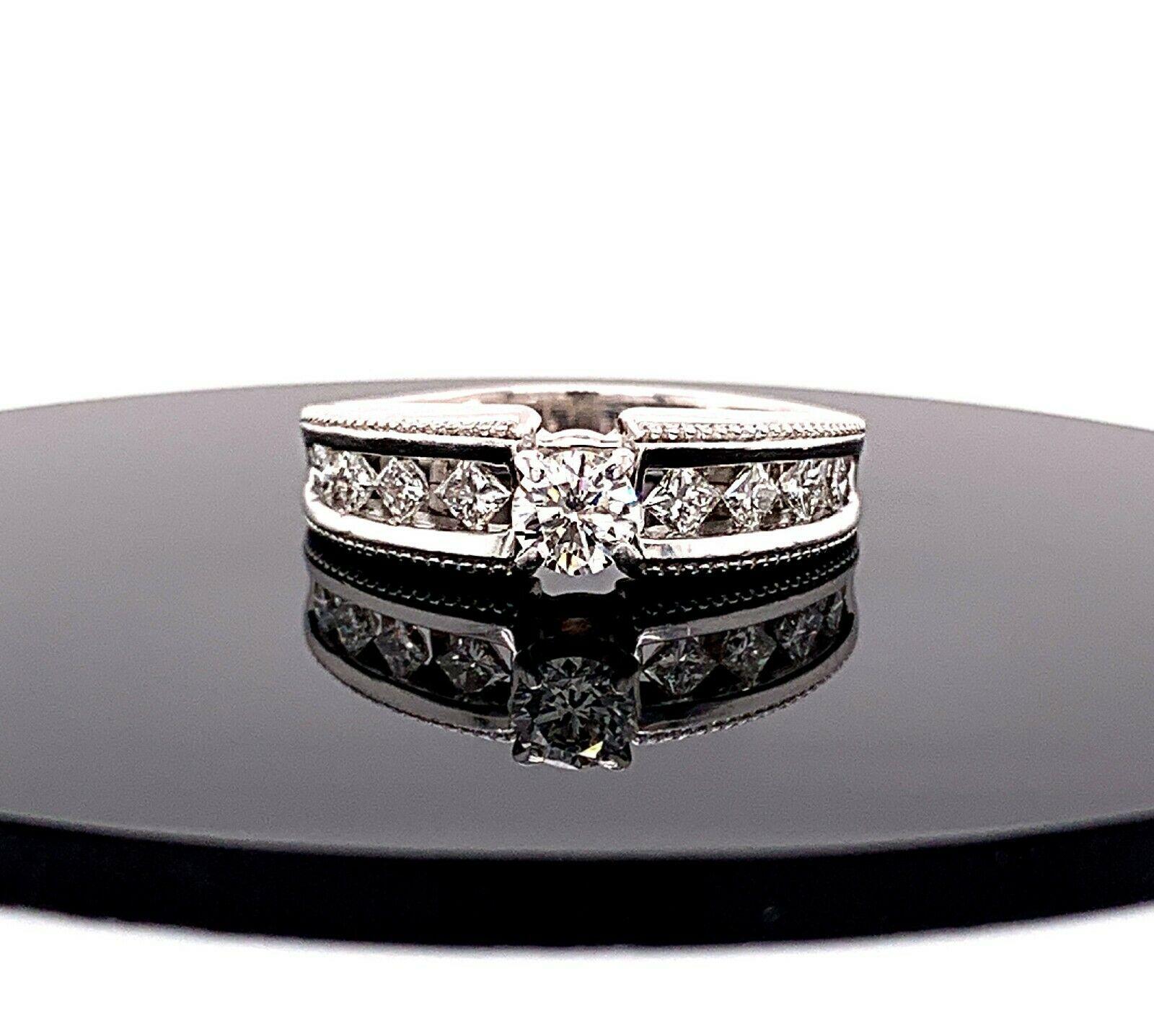 1.17 Carat Round Brilliant Diamond Engagement Ring 14 Karat IGI Certified For Sale 2