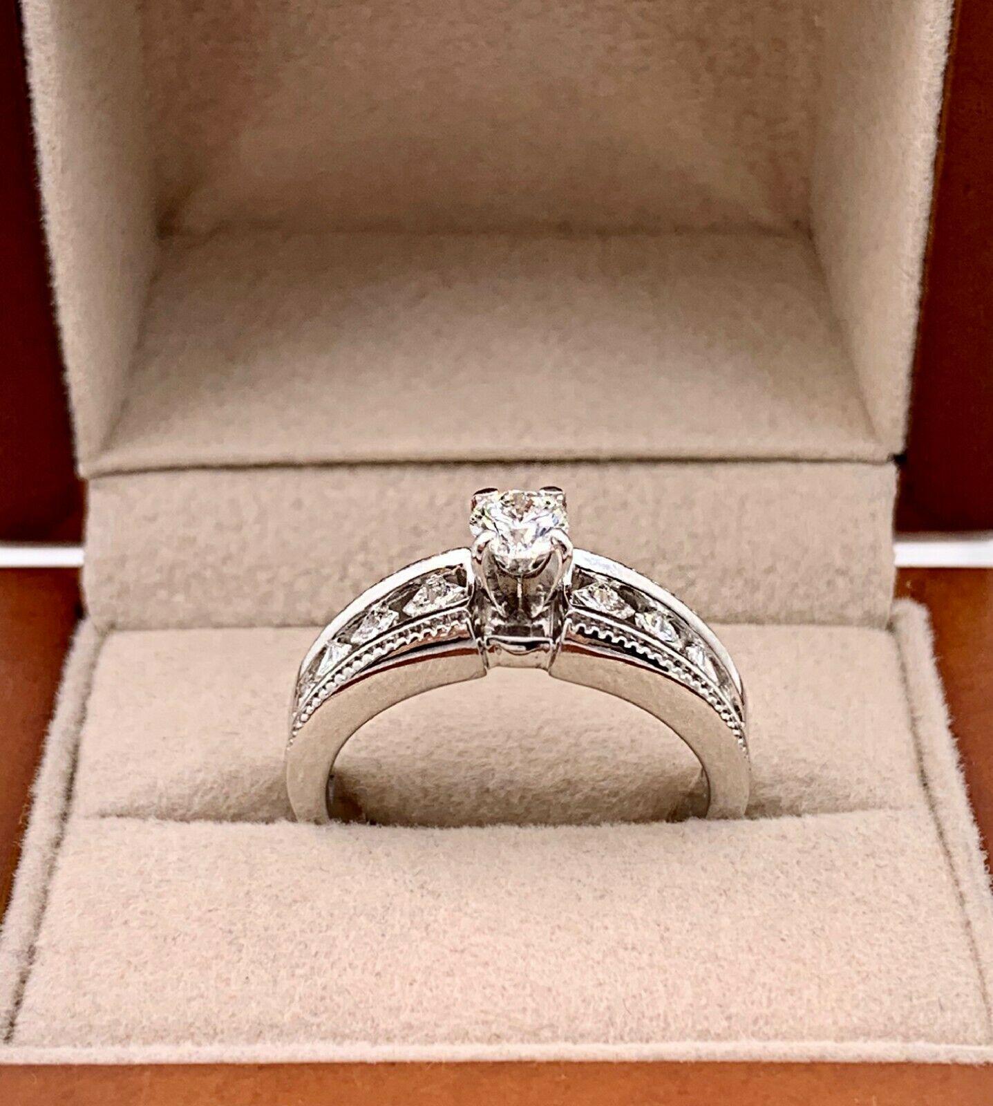 Round Cut 1.17 Carat Round Brilliant Diamond Engagement Ring 14 Karat IGI Certified For Sale