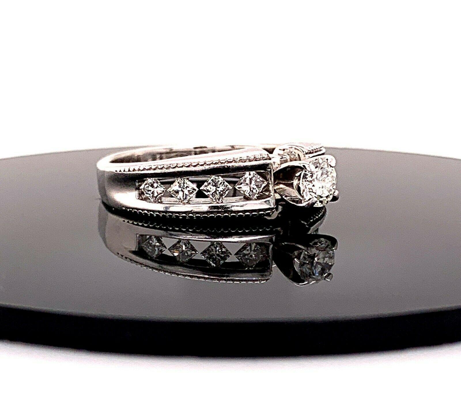 Women's or Men's 1.17 Carat Round Brilliant Diamond Engagement Ring 14 Karat IGI Certified For Sale