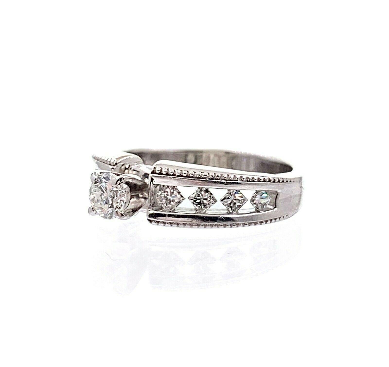 1.17 Carat Round Brilliant Diamond Engagement Ring 14 Karat IGI Certified For Sale 1