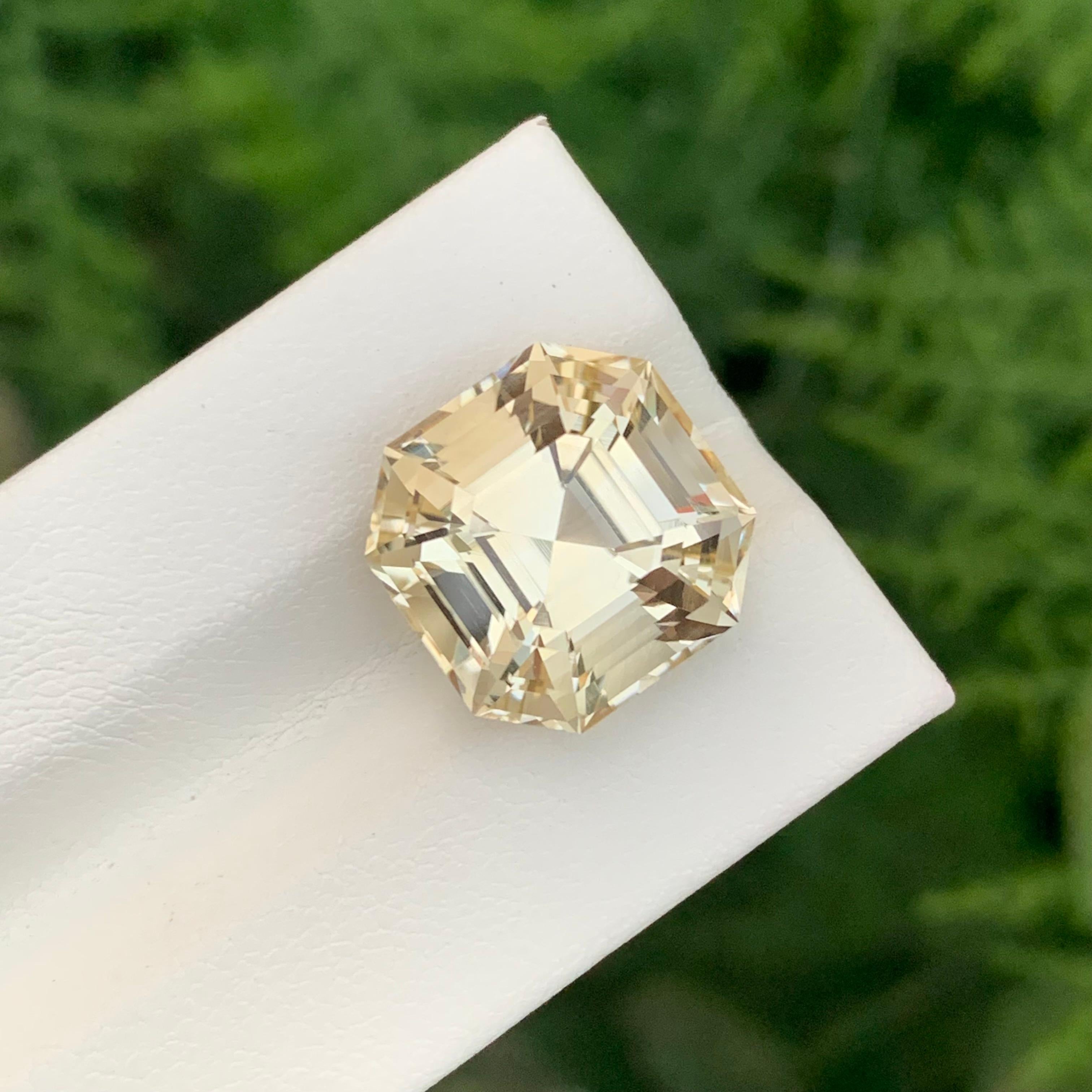 Gelber Citrin, lose

Gewicht: 11,70 Karat
Abmessungen: 13,5 x 13,4 x 11 mm
Herkunft: Brasilien
Schnitt:  Asscher 
Farbe: Gelb
Behandlung: Nicht
Zertifikat: Auf Kundenwunsch

Der Citrin ist eine lebendige, goldgelbe Quarzart, die die Menschen seit