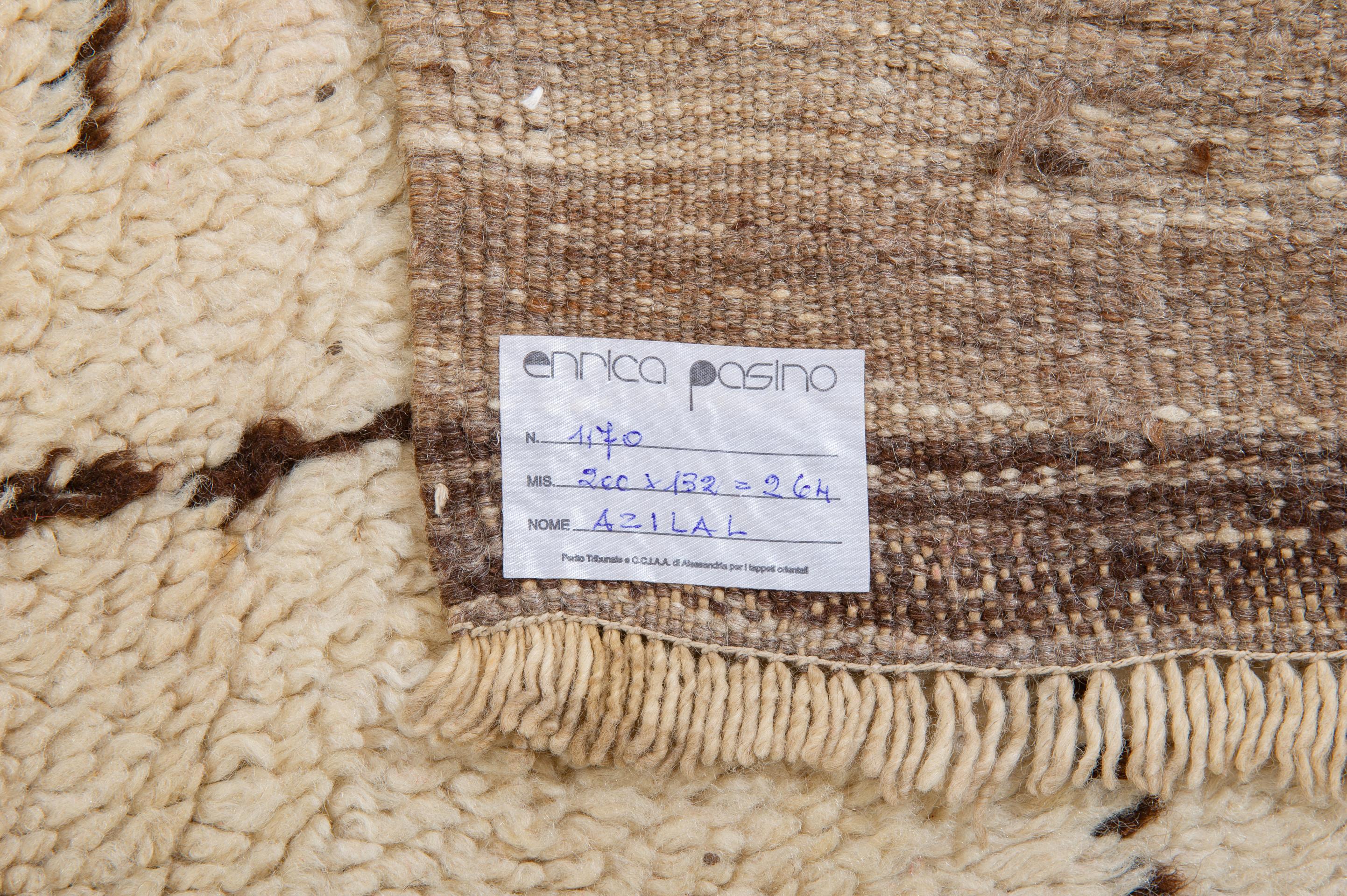 nr. 1170 - Dieses Artefakt ist einfach und einzigartig, wie alle nomadischen Arbeiten.
Weiße Farbe und Einfachheit machen es sehr modern, auch wenn antik: alte wie diese sind nicht mehr gefunden.
 