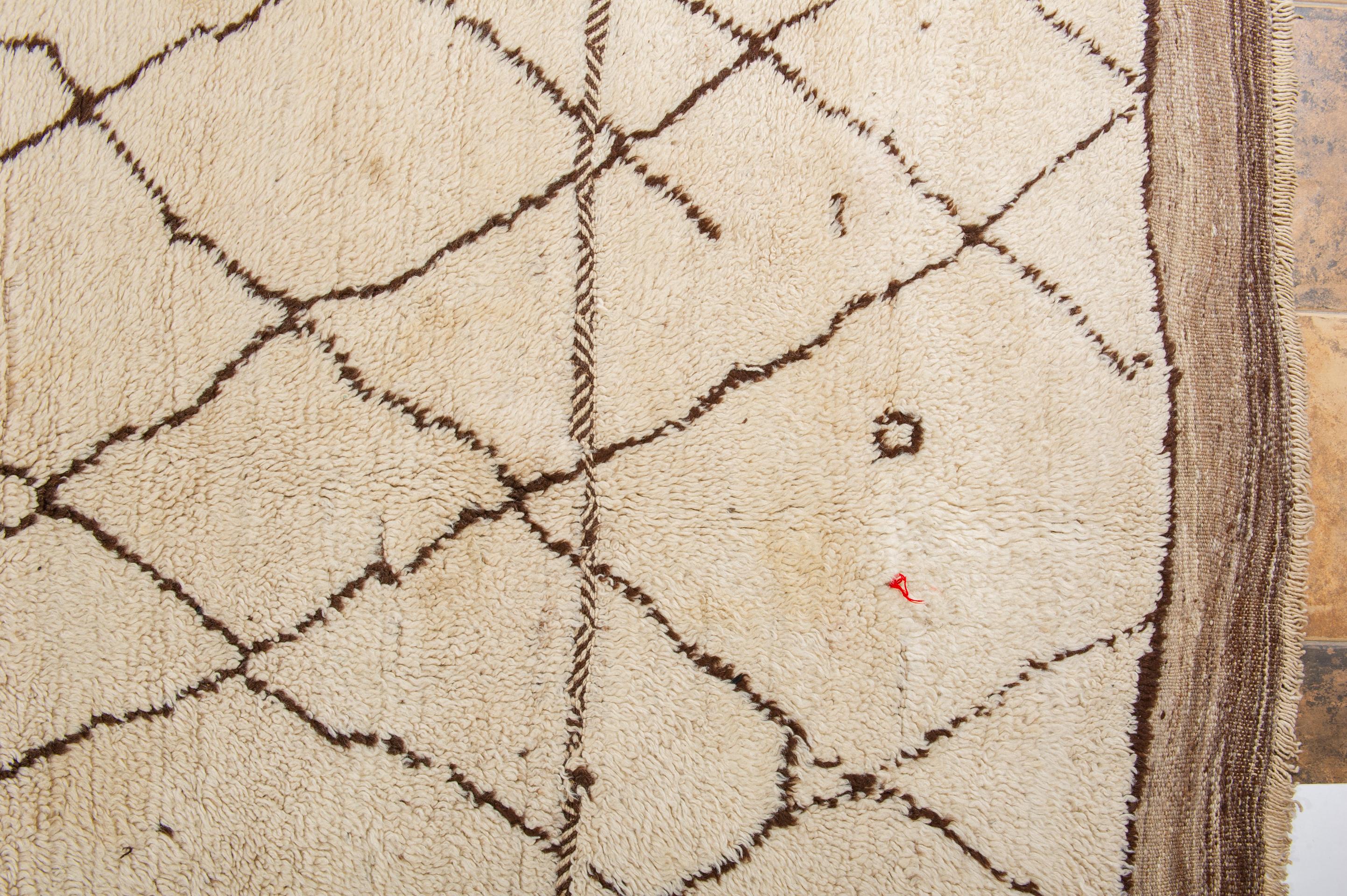  Vintage AZILAL - AIT BOUGEMMAZ Moroccan Carpet For Sale 1