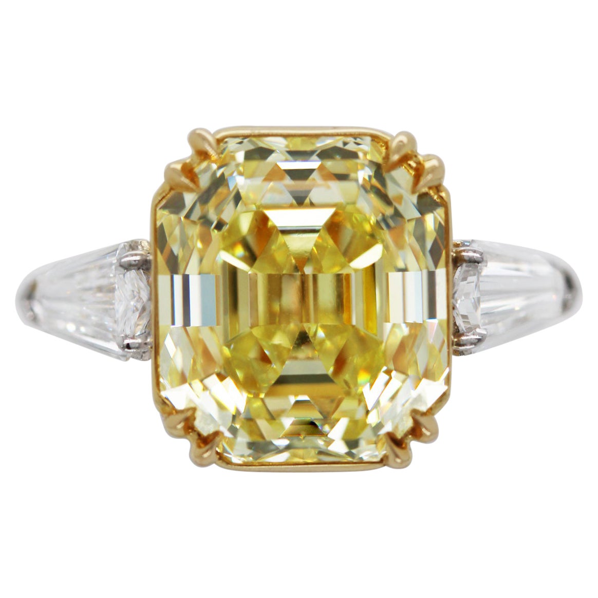 11,71 carati IF Giallo intenso taglio smeraldo Anello di fidanzamento con diamanti GIA SCARSELLI