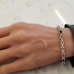Bracciale con zaffiro ovale multicolore e diamanti da 11,72 carati totali in oro bianco 14K
