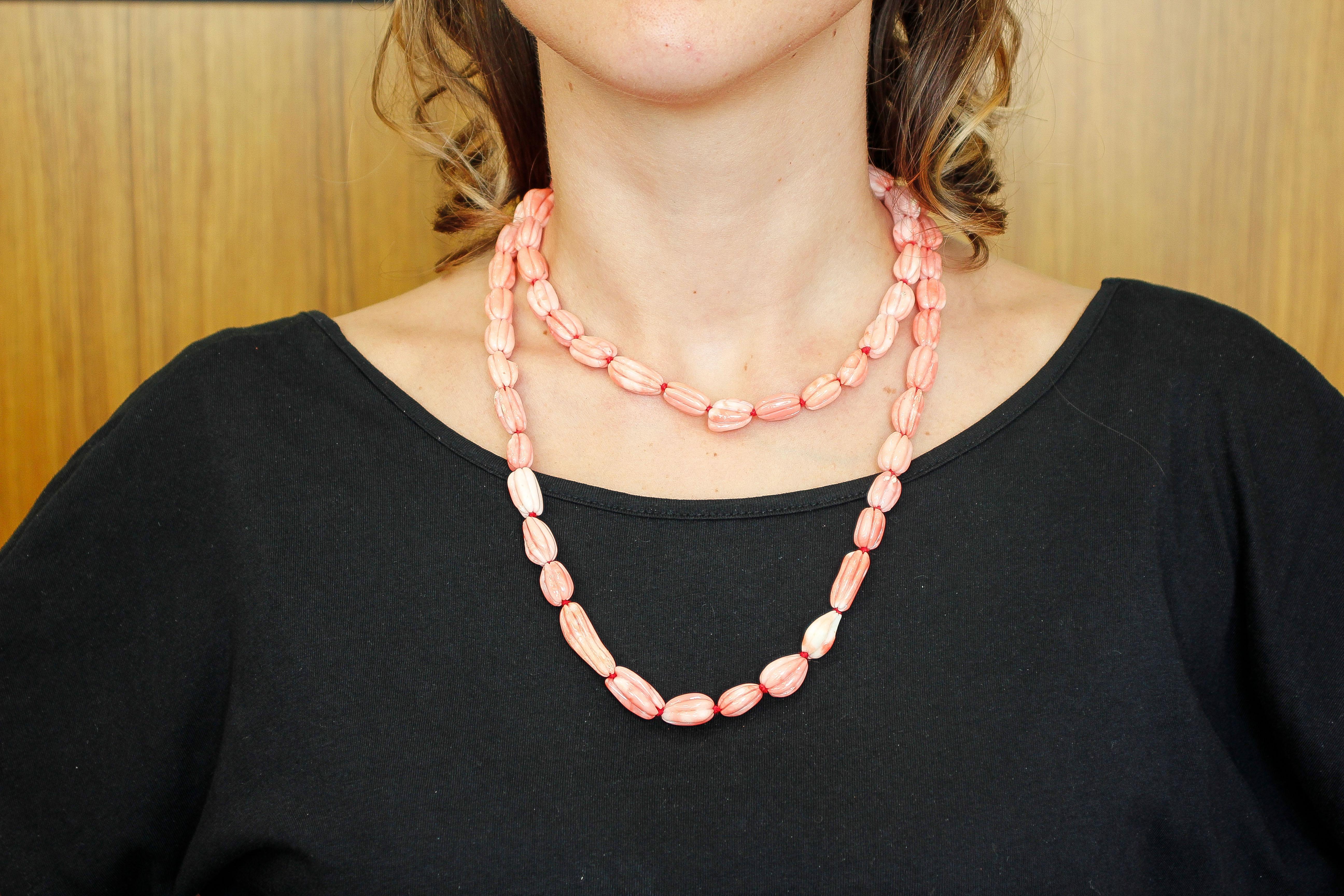117.3 g Orange/Pink Coral Beaded/Multi-Strand Long Necklace. In Excellent Condition In Marcianise, Marcianise (CE)