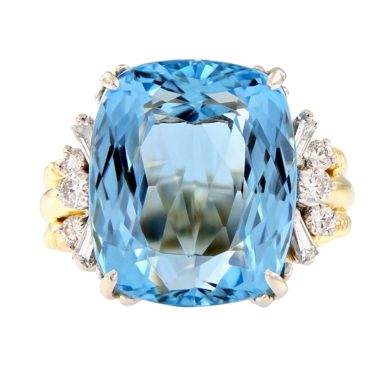 Bague Cocktail En Or 18 Carats Avec Aigue-marine Naturelle De 25 Carats Et Diamants Ancienne Propri%c3%a9t%c3%a9