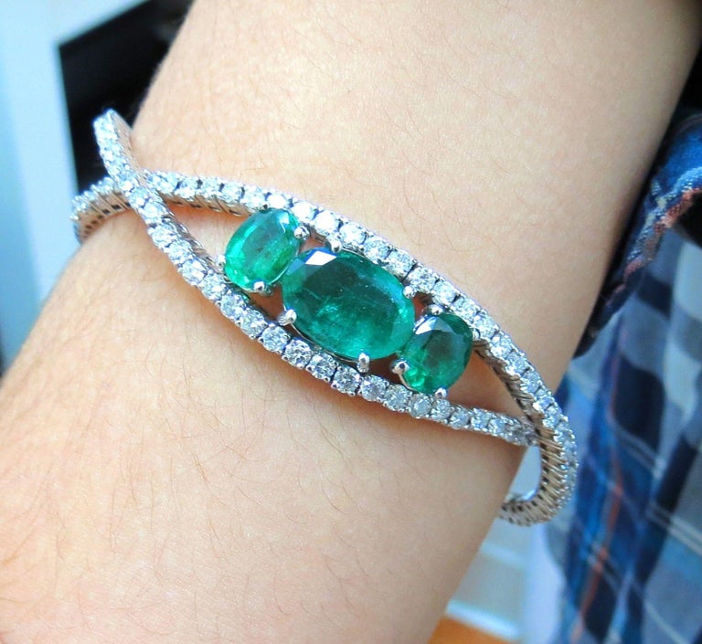 11.75 Carat Natural Bright Emeralds Diamonds Crossover Bangle Bracelet ...