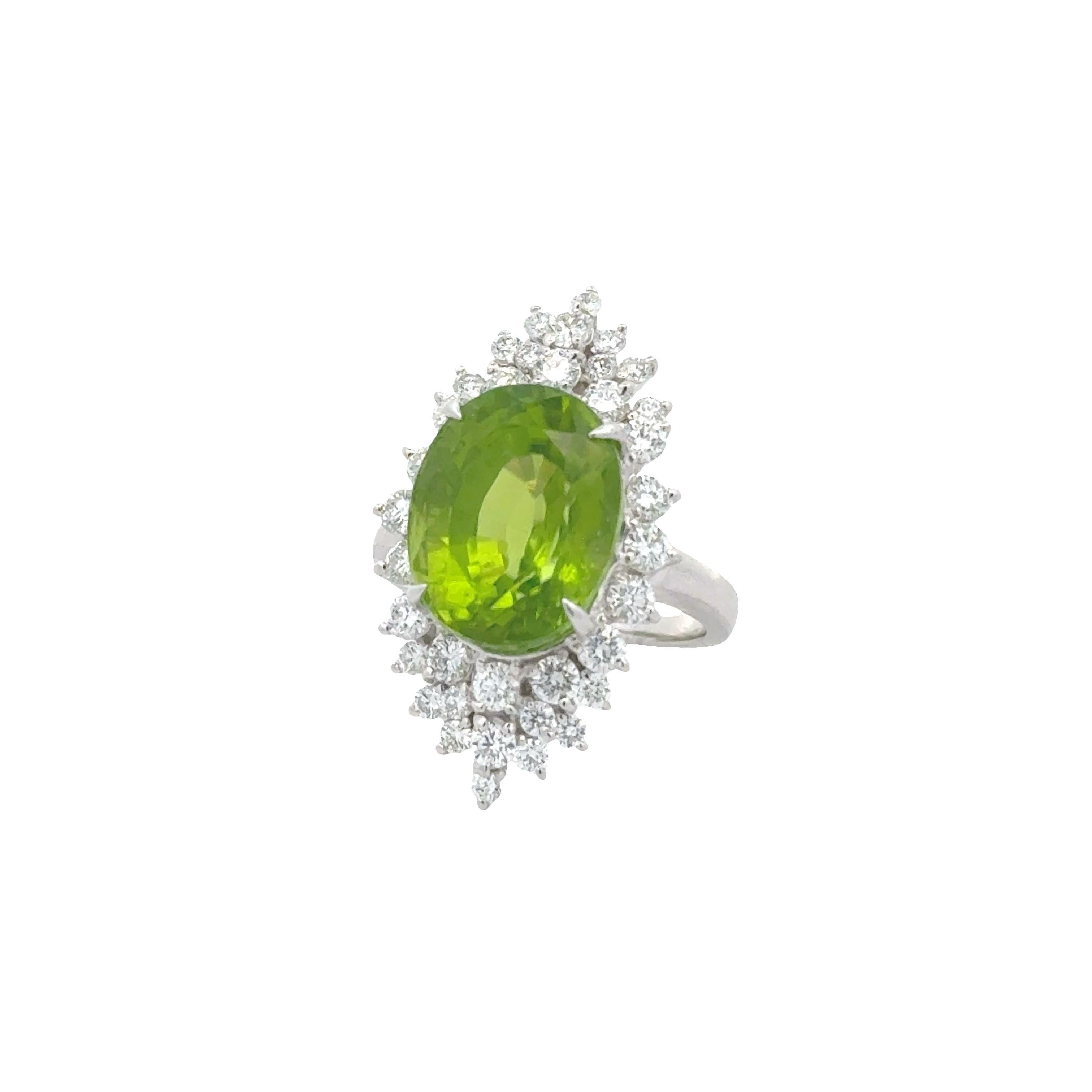 Contemporaneo Anello con peridoto e diamante in platino da 11,75 carati in vendita