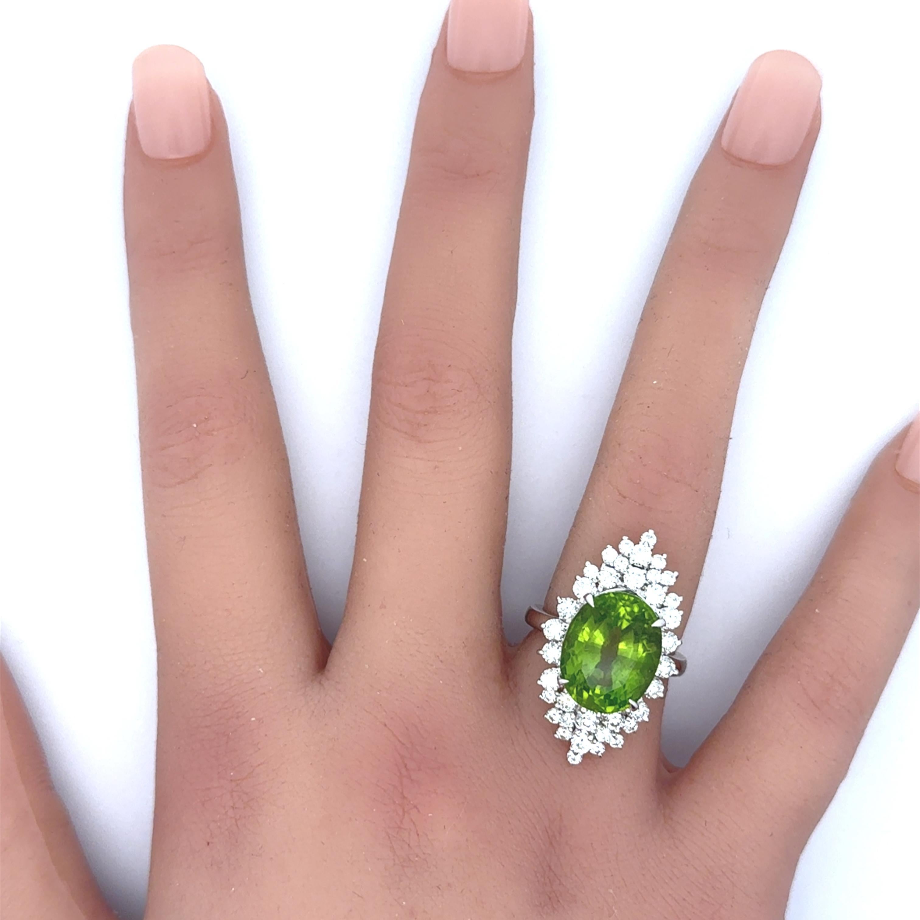 Donna Anello con peridoto e diamante in platino da 11,75 carati in vendita
