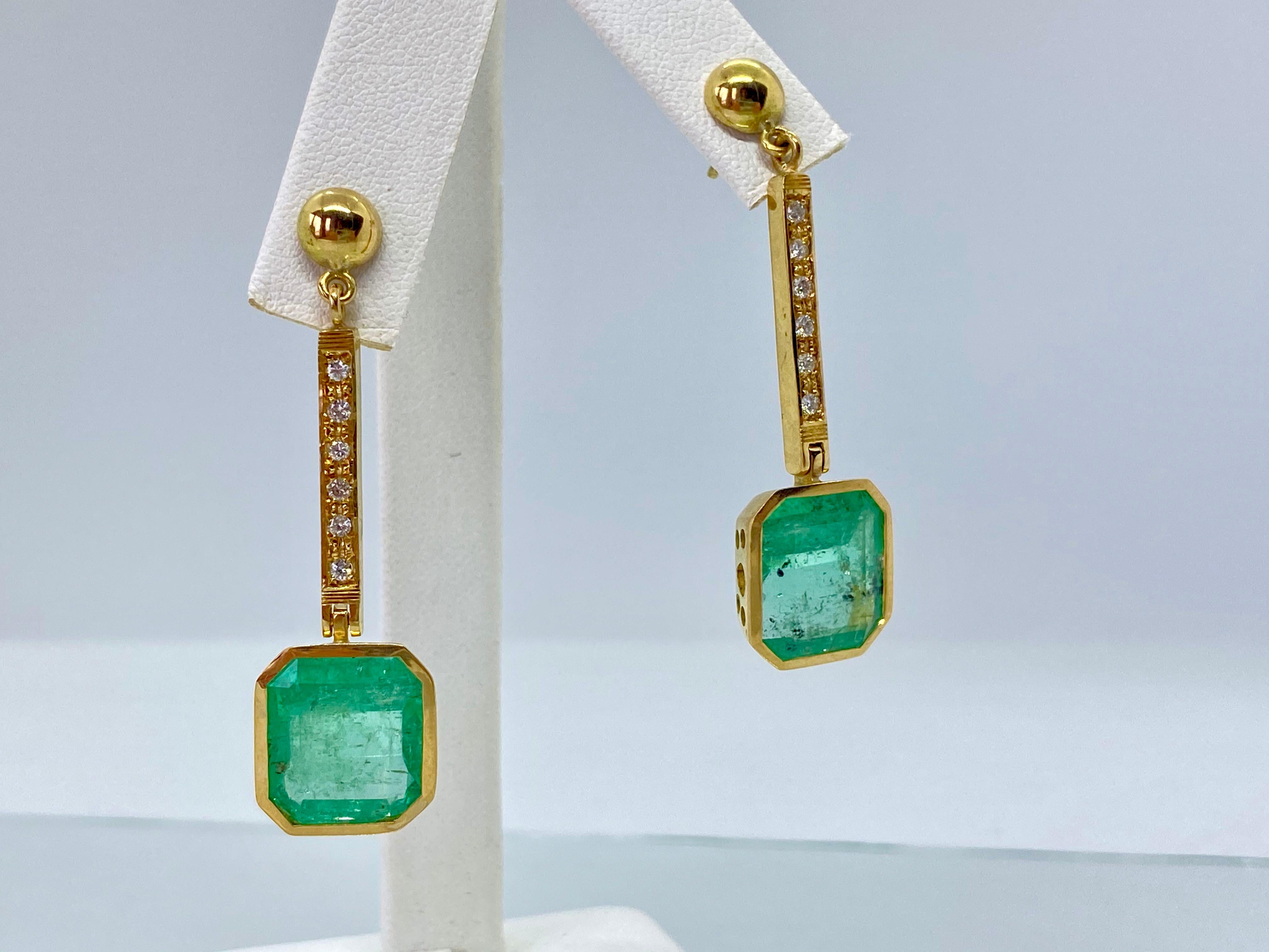 11,75 Karat quadratische kolumbianische Smaragd- und Diamanttropfen-Ohrringe (Zeitgenössisch) im Angebot