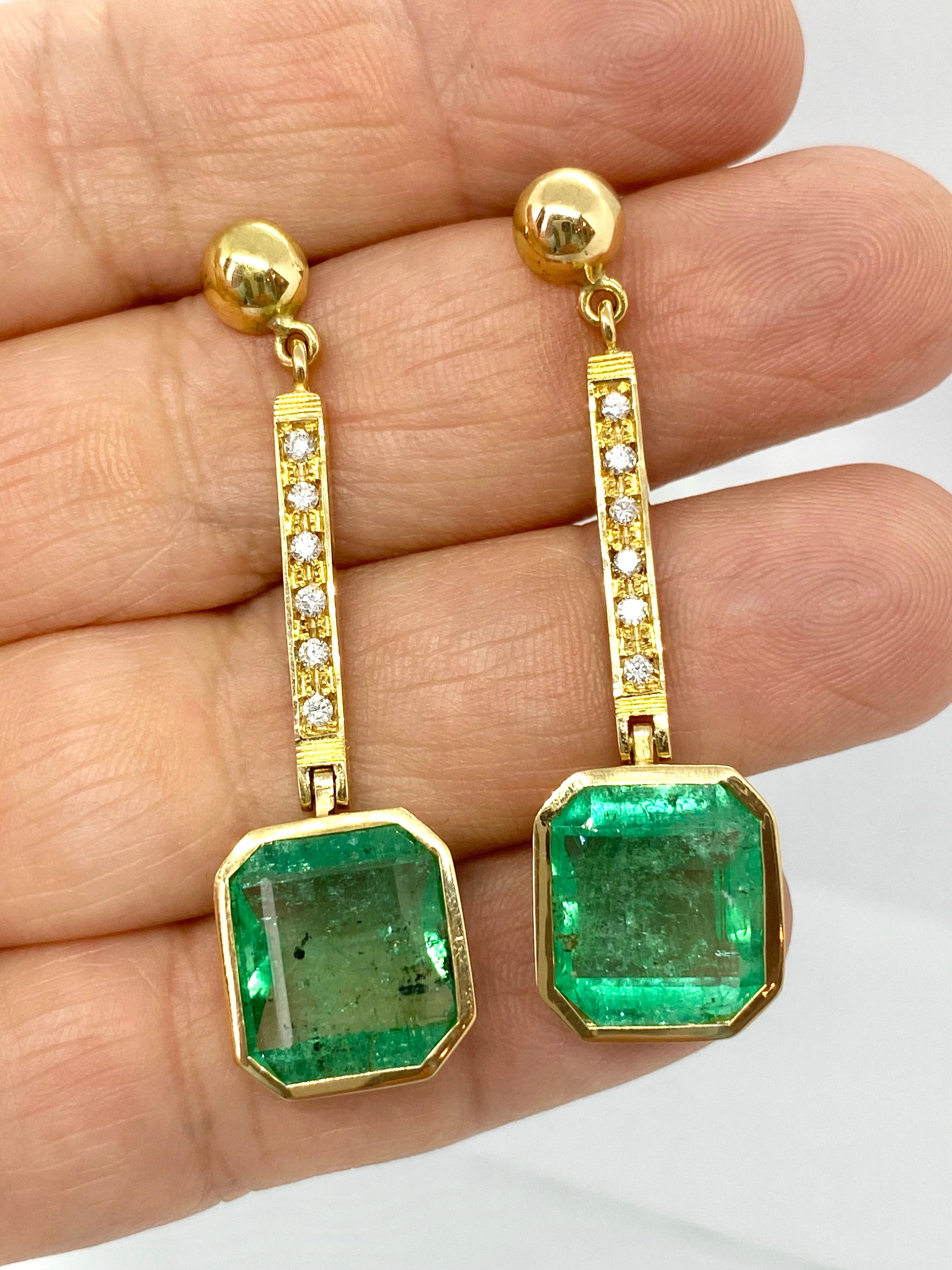 11,75 Karat quadratische kolumbianische Smaragd- und Diamanttropfen-Ohrringe Damen im Angebot