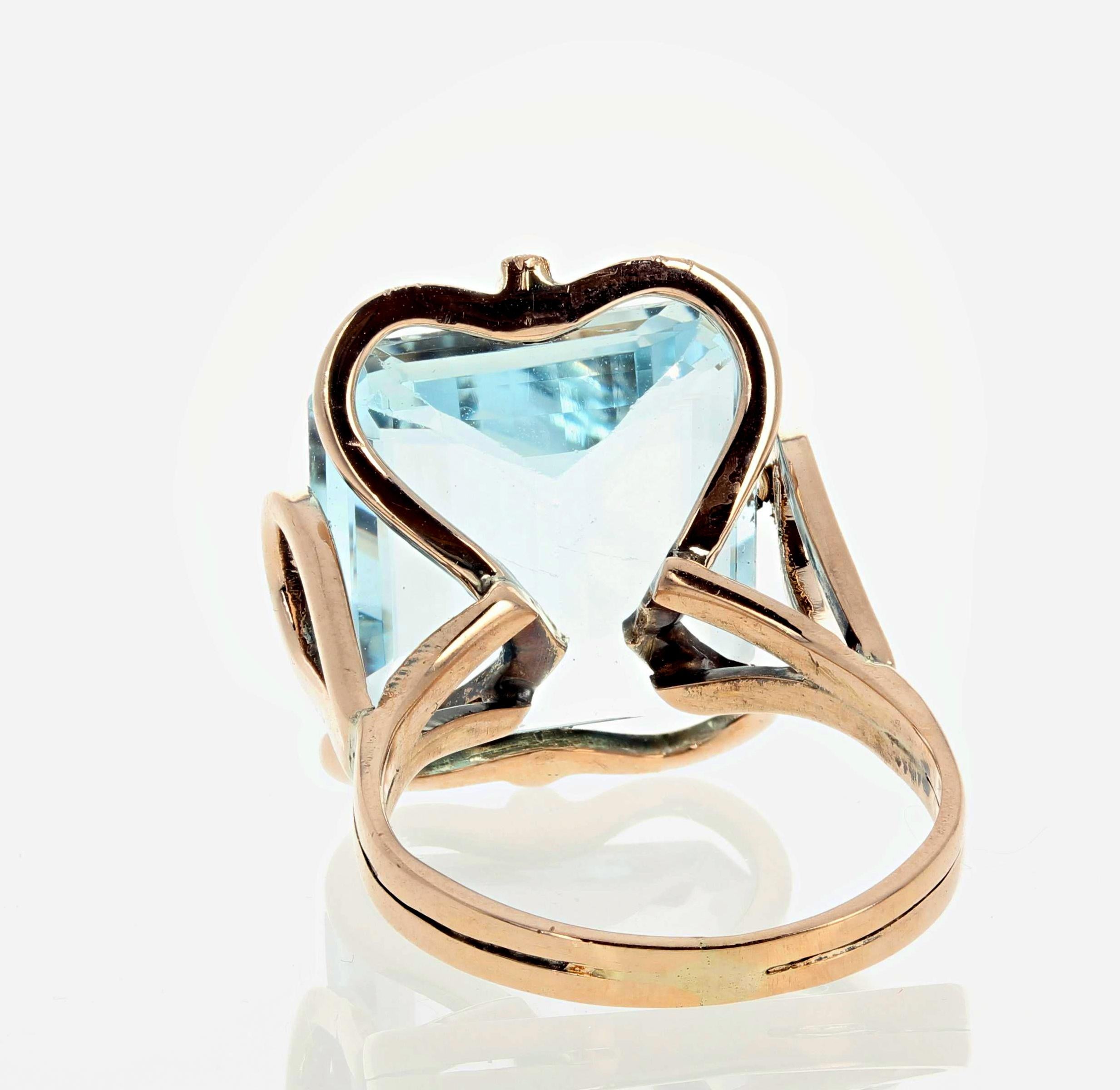 11.75 Carat Unique Aquamarine Gold Ring 1