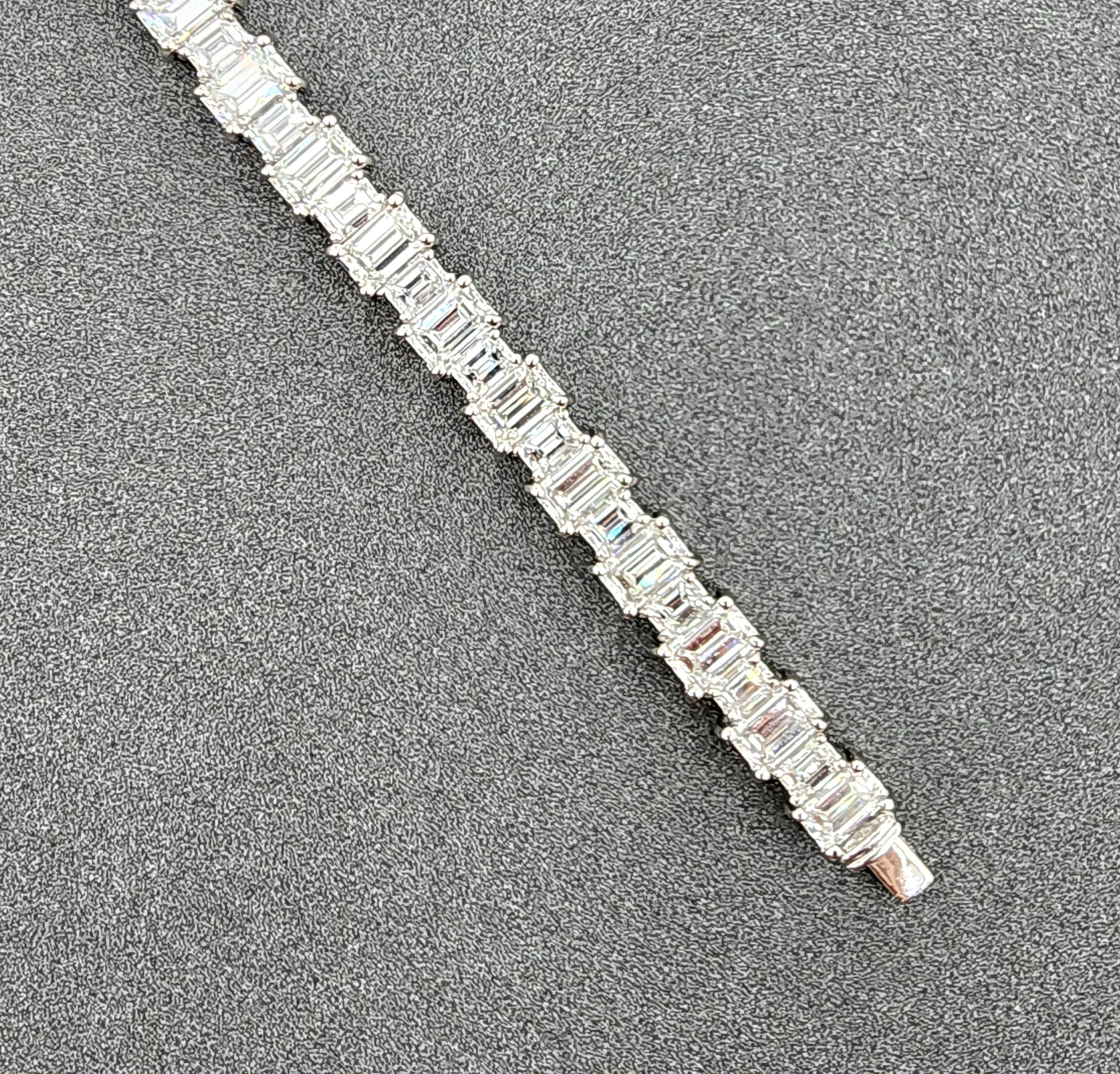 Femenino o masculino Pulsera talla esmeralda y baguette 11,75 ct en venta