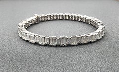 Armband mit 11,75 Karat Smaragdschliff und Baguette-Schliff